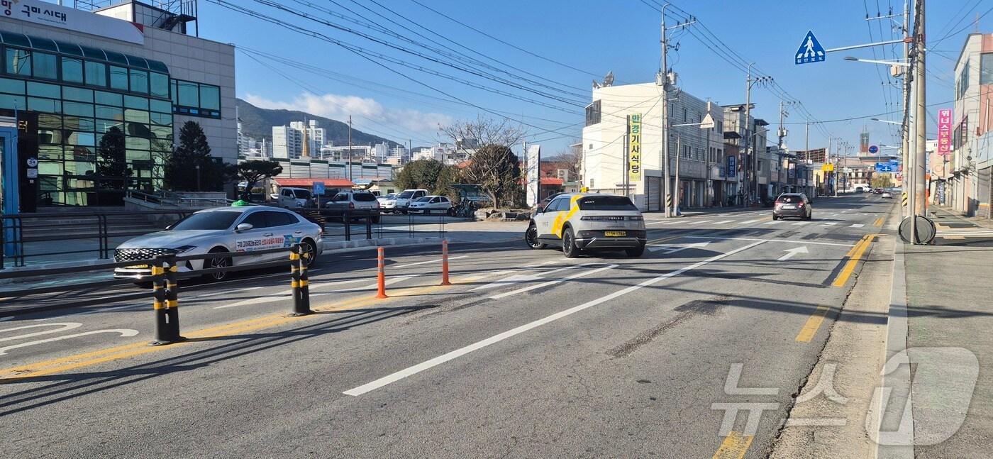 본문 이미지 - 최근 구미시가 구미역앞에 유턴구역을 설치해 '불법 유턴' 문제를 해결했다. (구미시 제공) 2025.1.11/뉴스1