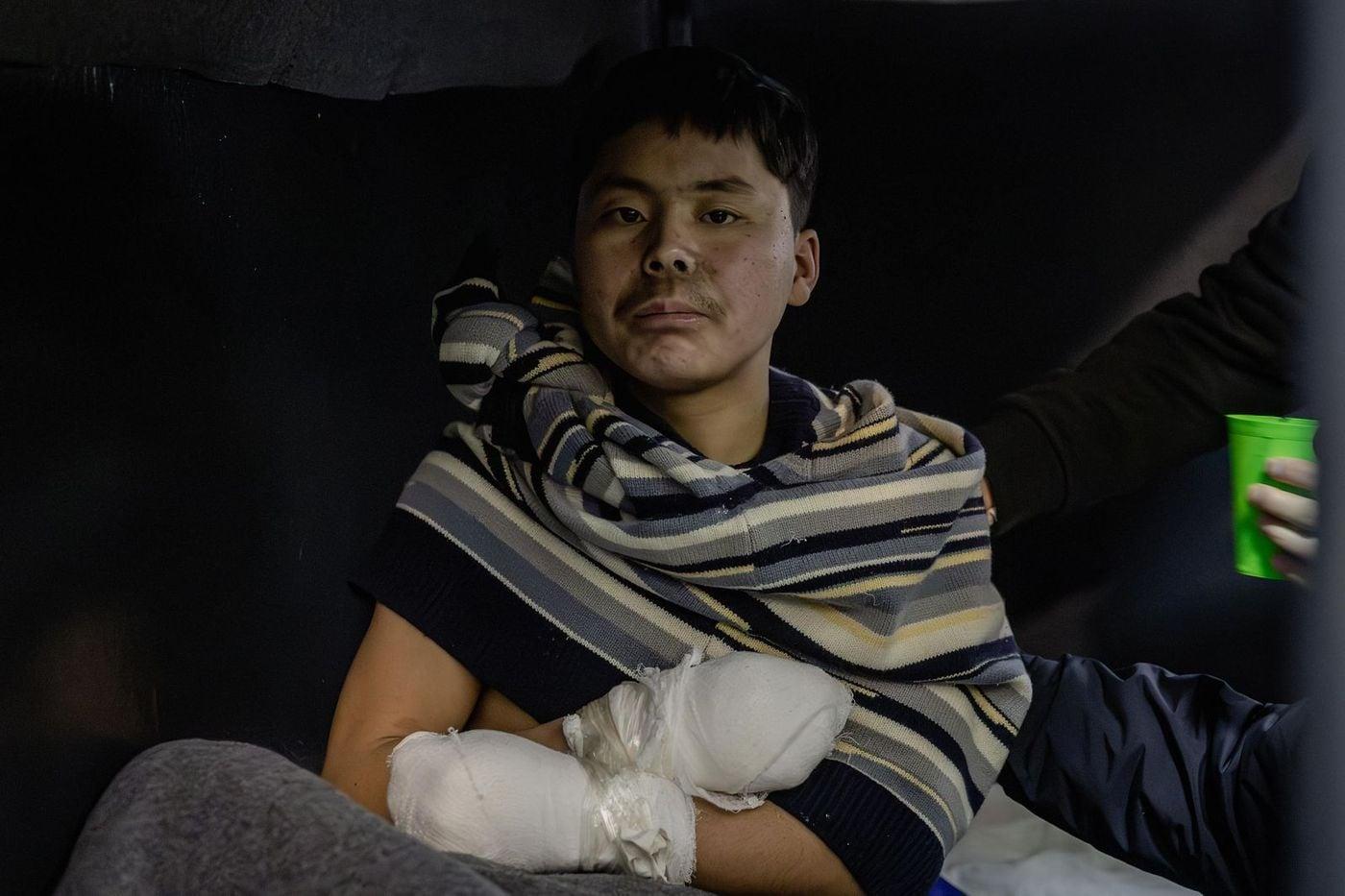 11일&#40;현지시간&#41; 볼로디미르 젤렌스키 우크라이나 대통령이 러시아에 파병된 북한군 병사 2명을 생포했다고 밝혔다. 사진은 젤렌스키 대통령이 공개한 북한 군인. 2025.01.11/ &#40;젤렌스키 대통령 X 갈무리&#41;