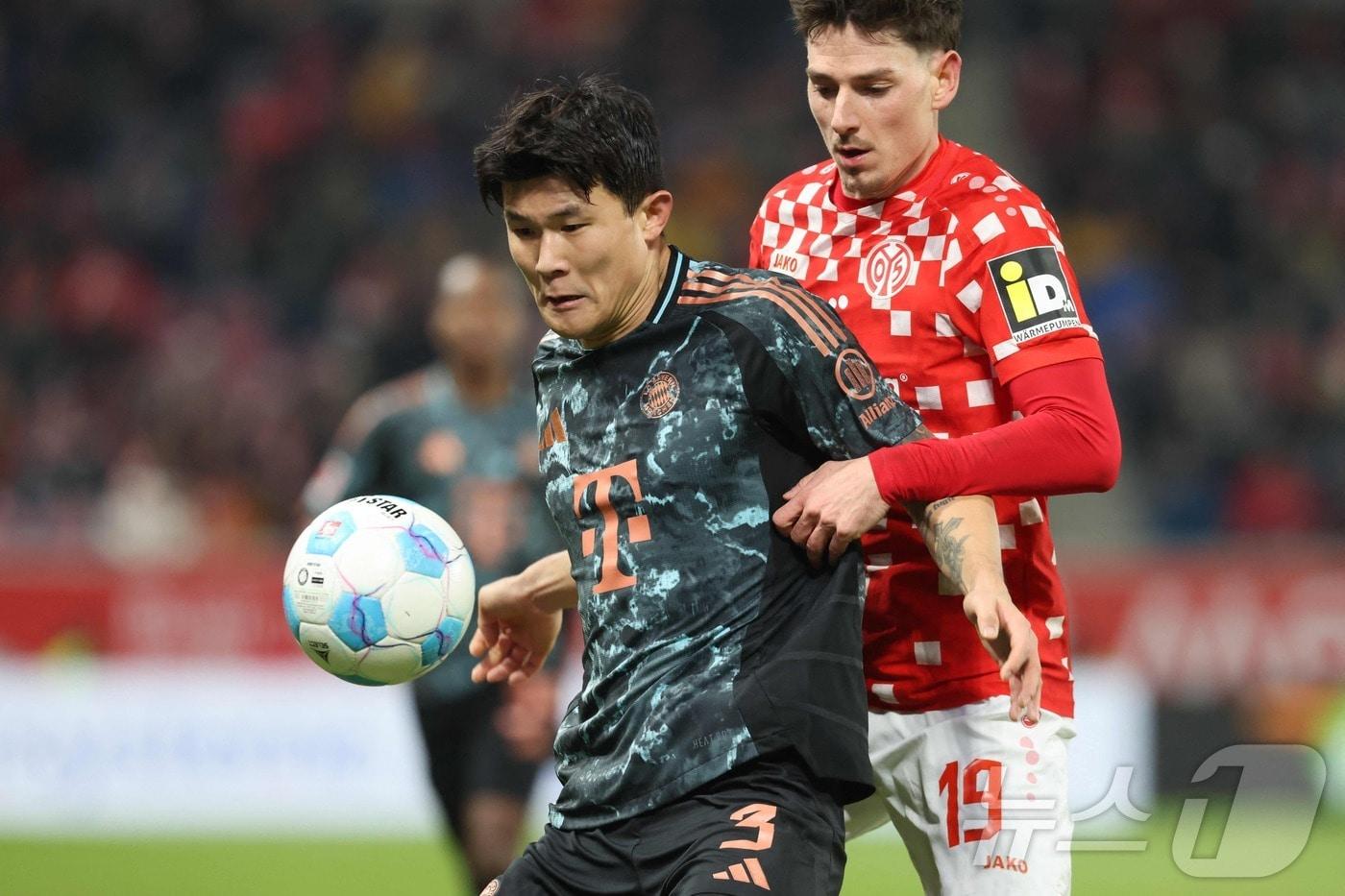 바이에른 뮌헨의 김민재(왼쪽) ⓒ AFP=뉴스1
