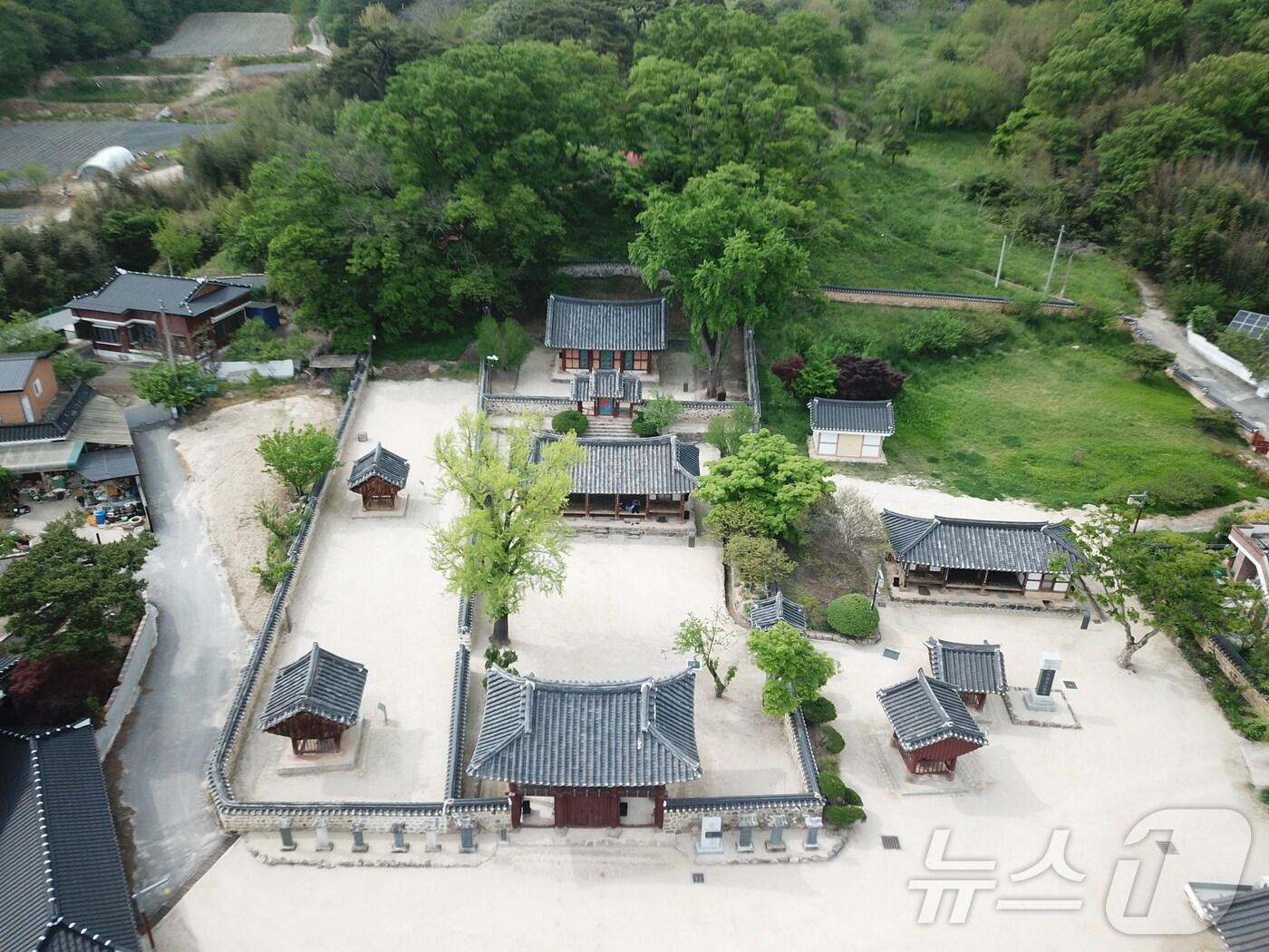 본문 이미지 -  정읍시가 보수·정비가 시급한 유산 29개소를 선정하고 26억 1100만원을 투입해 보존·관리에 나선다. 세계문화유산 정읍 무성서원(뉴스1/DB)ⓒ News1 박제철 기자