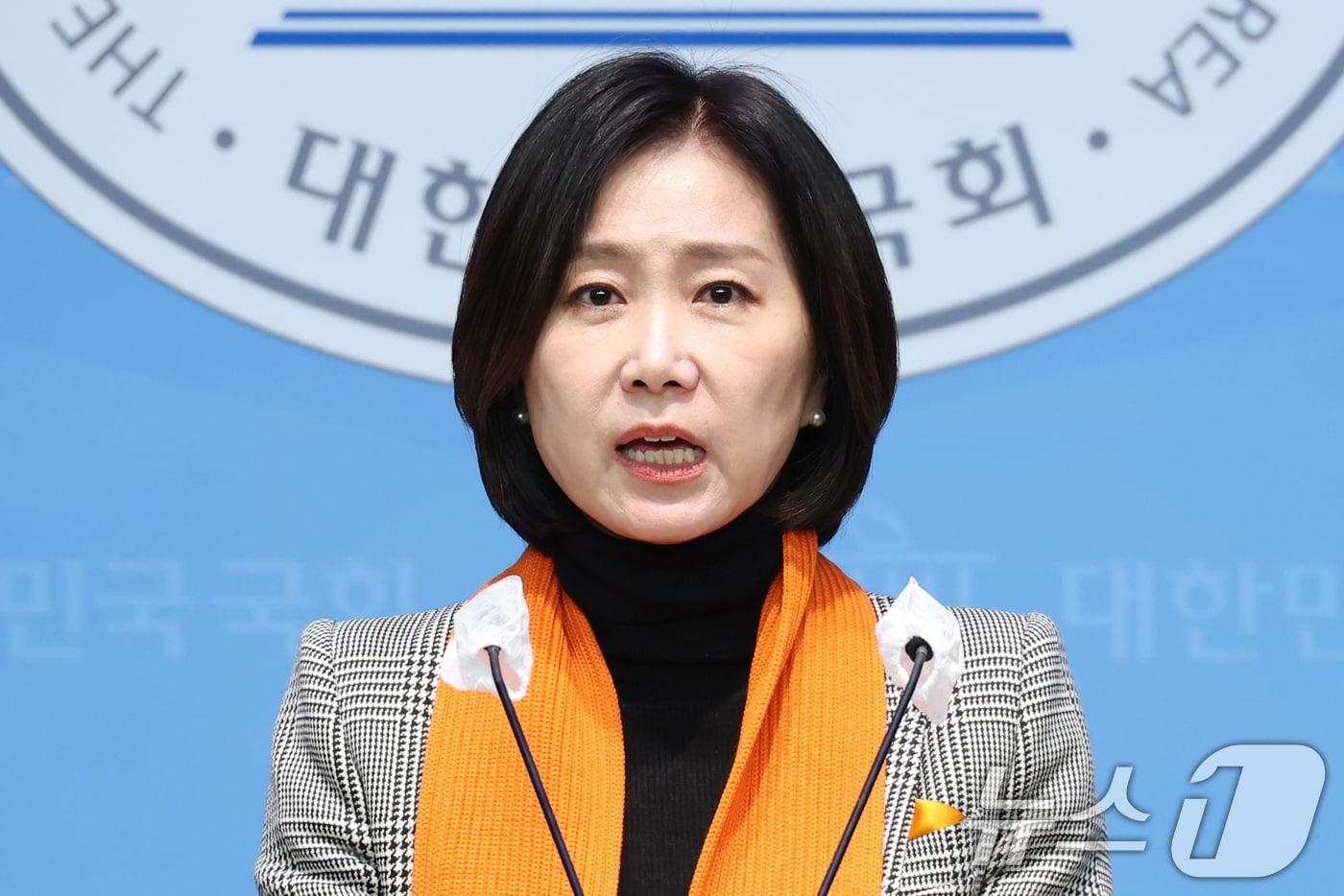 허은아 개혁신당 대표가 12일 오전 서울 여의도 국회 소통관에서 당내 현안과 관련해 입장을 밝히는 기자회견을 하고 있다. 2025.1.12/뉴스1 ⓒ News1 이광호 기자