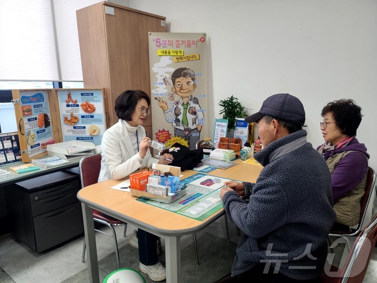 본문 이미지 -   부안군보건소&#40;소장 박찬병&#41;는 2025년 새해를 맞아 금연 결심을 독려하기 위해 금연클리닉 이벤트를 진행한다. 부안군보건소 금연클리닉&#40;부안군 제공&#41;2025.1.12/뉴스1