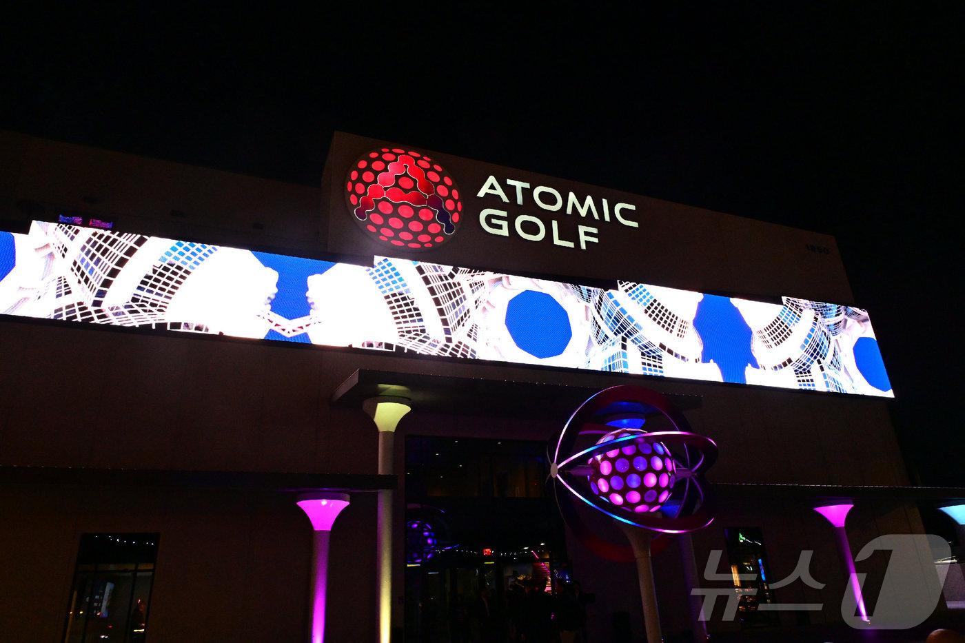 미국 라스베이거스 초대형 복합문화공간 '아토믹 골프' 매장 내 곳곳에 설치된 LG전자 상업용 디스플레이 제품(LG전자 제공). ⓒ 뉴스1