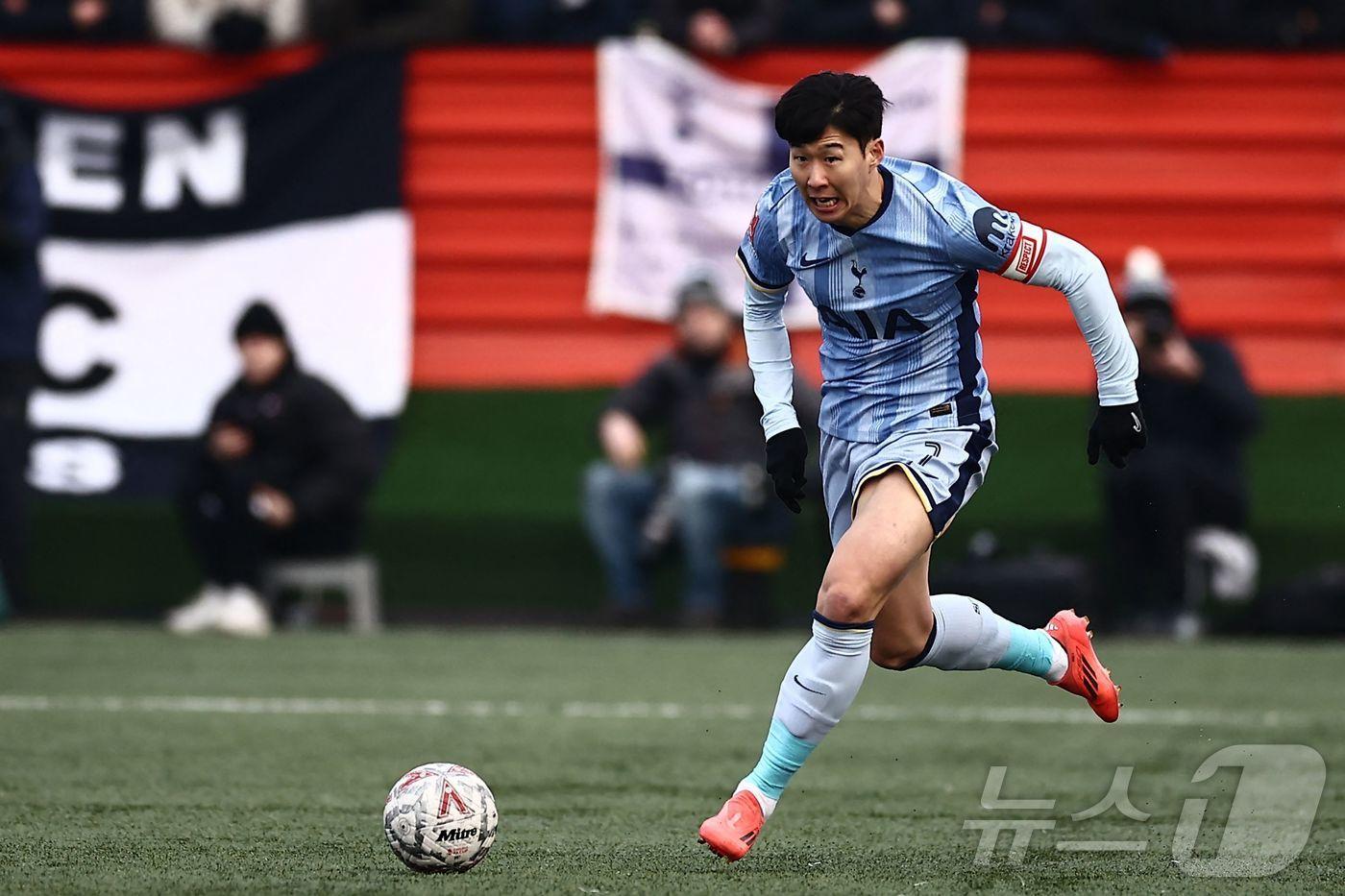 손흥민이 활약하는 토트넘이 2024-25 FA컵 4라운드(32강)에서 애스턴 빌라와 대결한다. ⓒ AFP=뉴스1