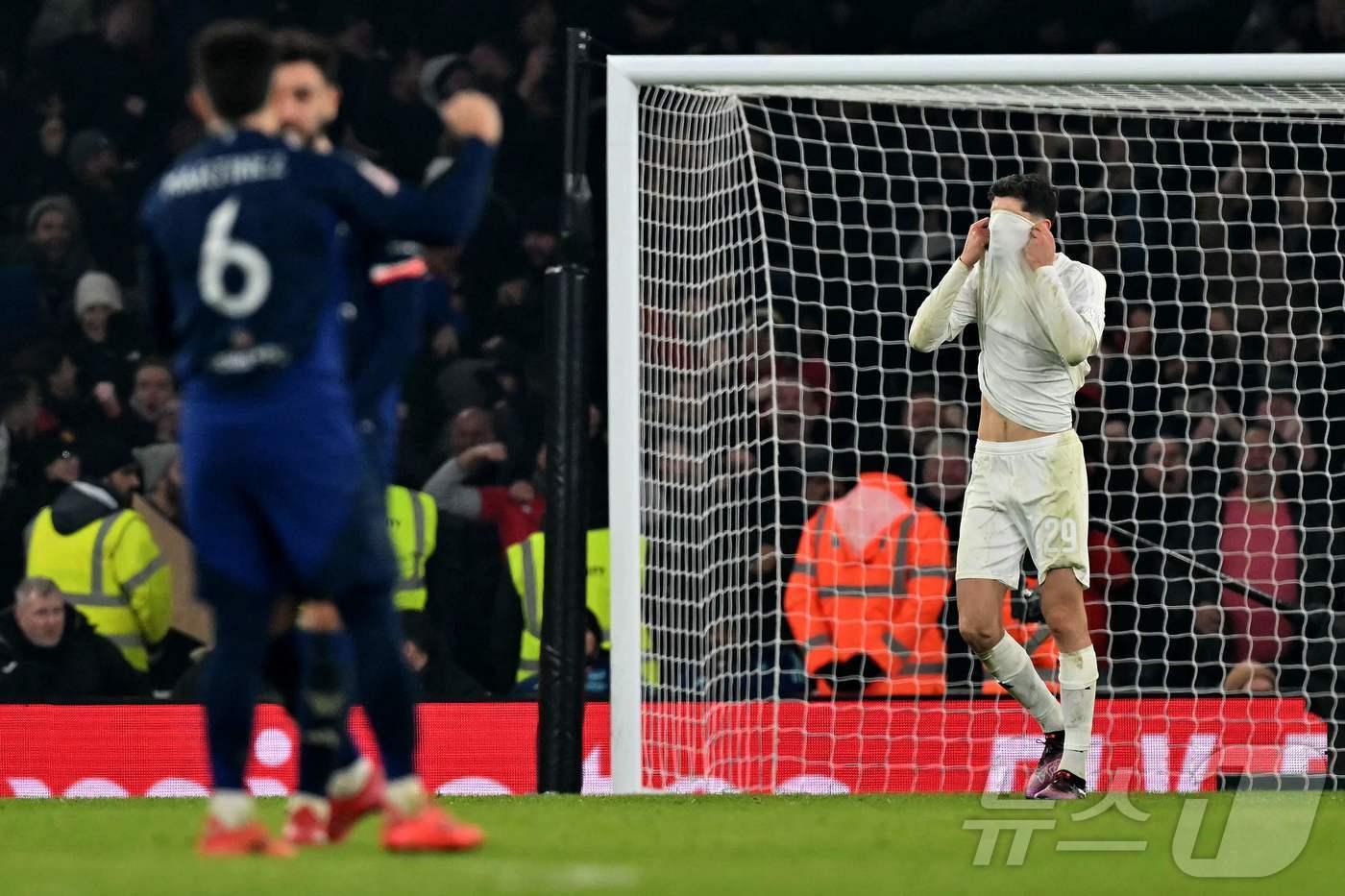 승부차기 끝에 승리하는 맨유(왼쪽)ⓒ AFP=뉴스1