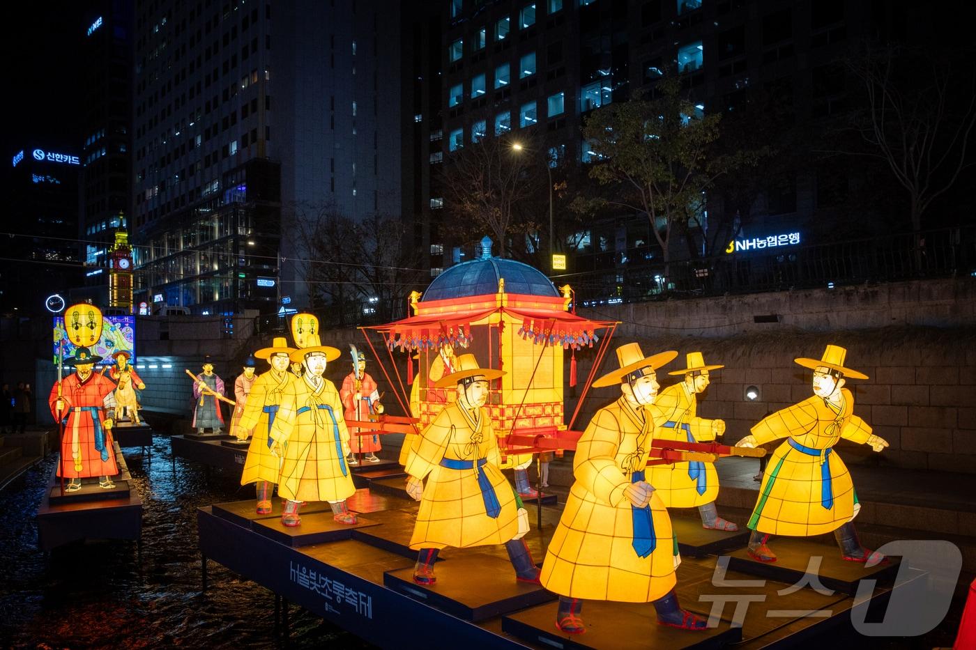 광화문으로 향하는 종묘대제의 큰 의례인 임금행차, 조선시대의 어가행렬을 즐길 수 있다.&#40;서울관광재단 제공&#41;