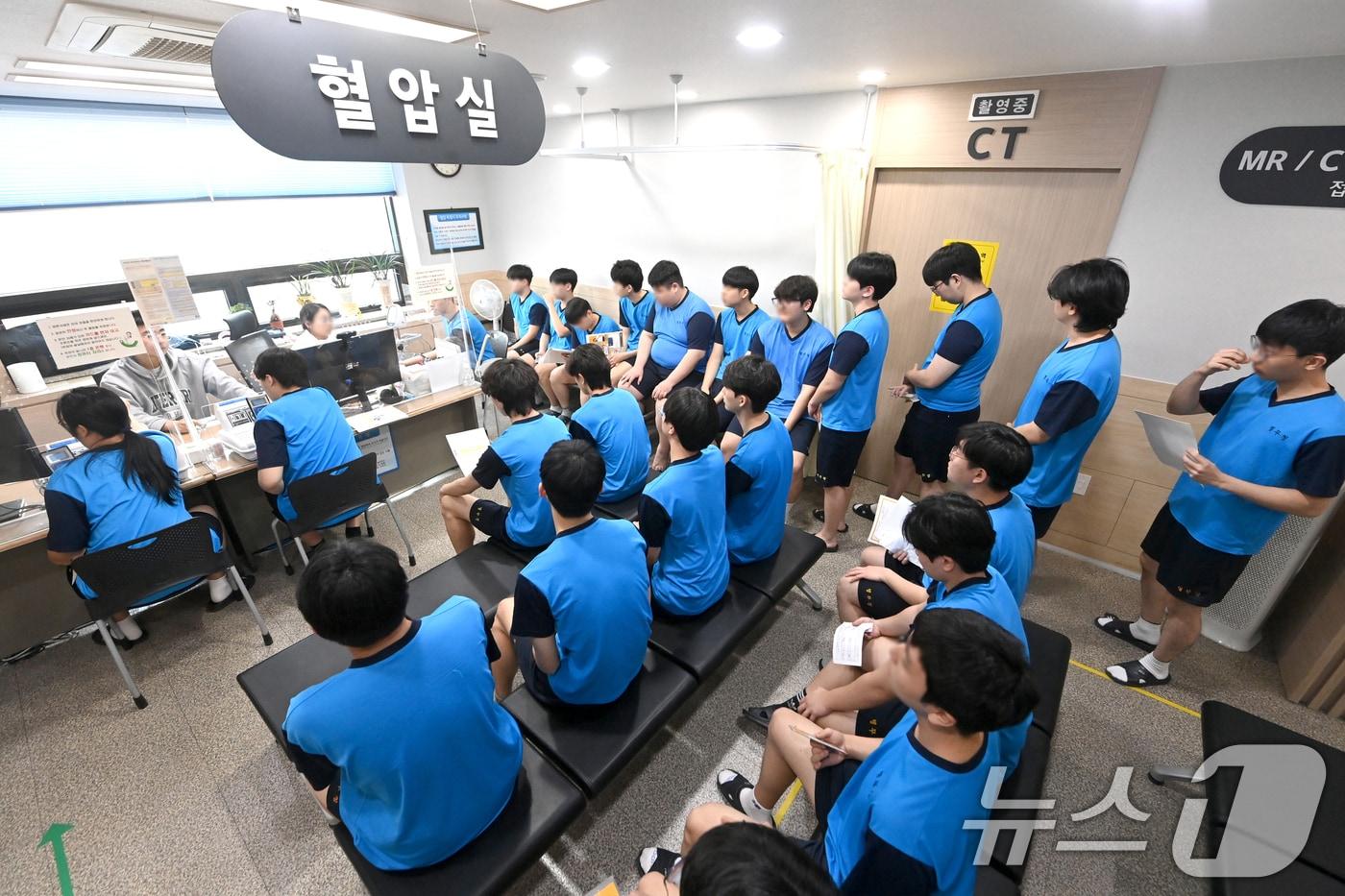 경기 수원시 팔달구 경인지방병무청에서 입영대상자들이 신체검사를 받고 있다. &#40;공동취재&#41; 2025.1.13/뉴스1 ⓒ News1 김영운 기자