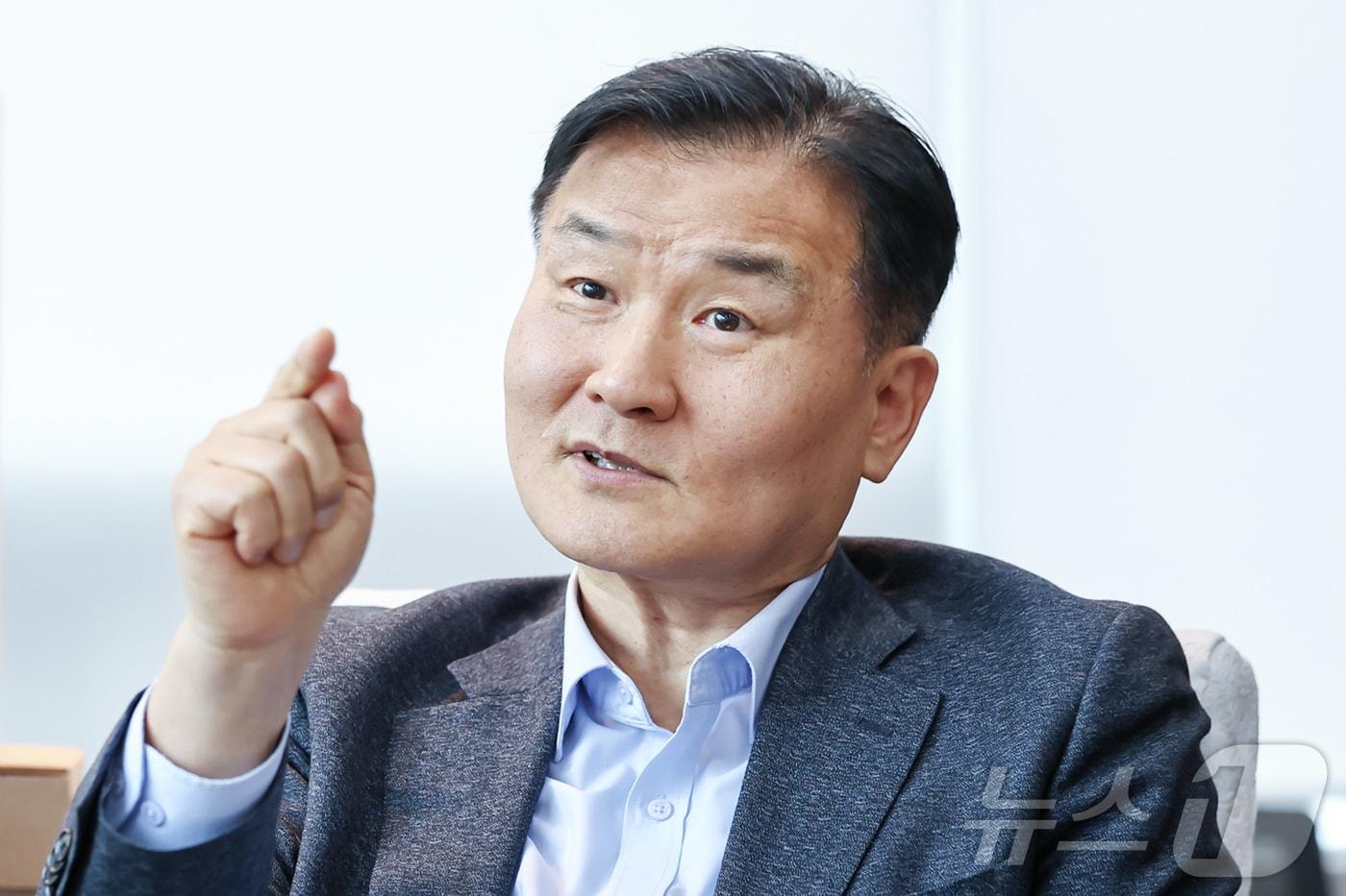 정병윤 한국리츠협회 회장이 13일 오후 서울 영등포구 여의도 한국리츠협회에서 뉴스1과 인터뷰를 하고 있다. 2025.1.13/뉴스1 ⓒ News1 민경석 기자