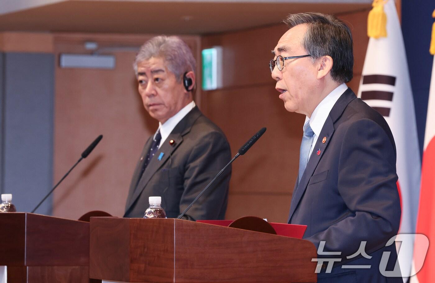 조태열 외교부 장관과 이와야 다케시 일본 외무대신이 13일 서울 종로구 외교부에서 한일 외교장관 합동 기자회견을 하고 있다. 2025.1.13/뉴스1 ⓒ News1 허경 기자