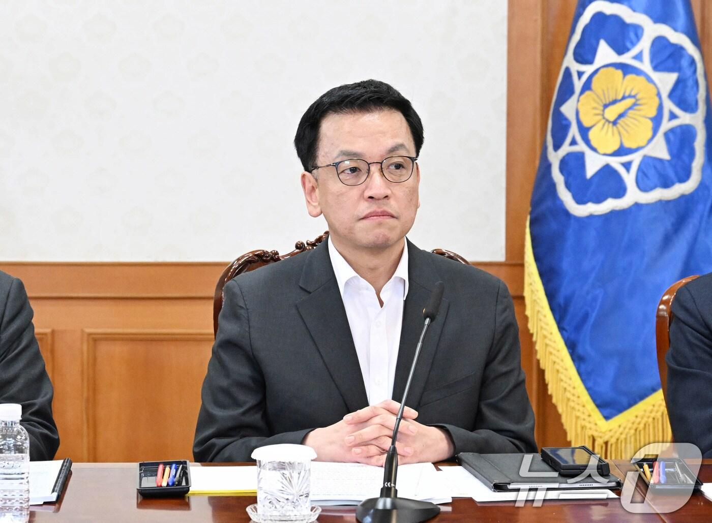 본문 이미지 - 최상목 대통령 권한대행 부총리 겸 기획재정부 장관이 13일 오후 서울 종로구 정부서울청사에서 열린 &#39;2025년 경제2 분야 주요 현안 해법 회의&#39;를 주재하고 있다. &#40;기획재정부 제공&#41; 2025.1.13/뉴스1