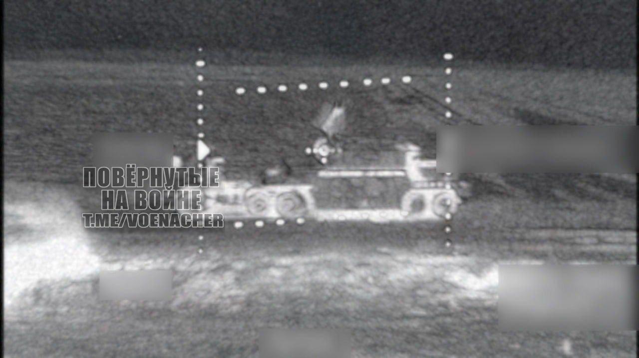 본문 이미지 - 러시아가 북한의 방공레이더를 우크라이나 무기로 오인해 파괴했다. 사진은 파괴된 미상의 북한군 방공레이더. (러 군사블로거 '전쟁에 집착하다' 텔레그램 갈무리)