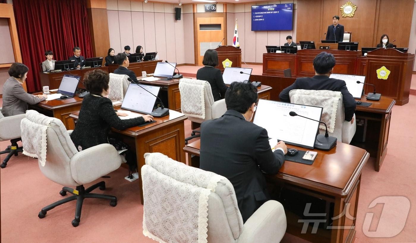 증평군의회 본회의 모습.&#40;증평군의회 제공&#41;/뉴스1