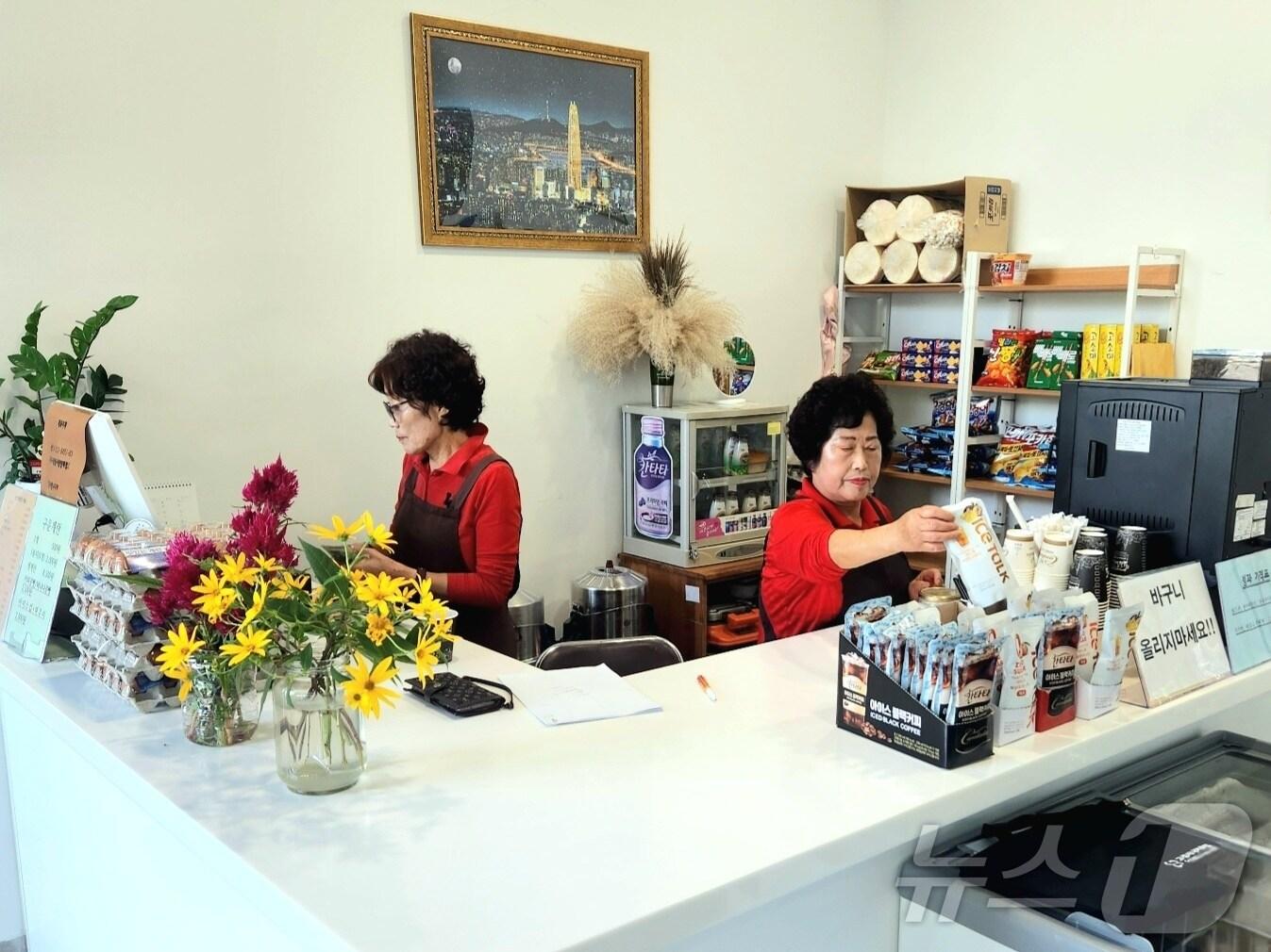 본문 이미지 - 공공일자리 사업 참여자.&#40;고성군 제공&#41;