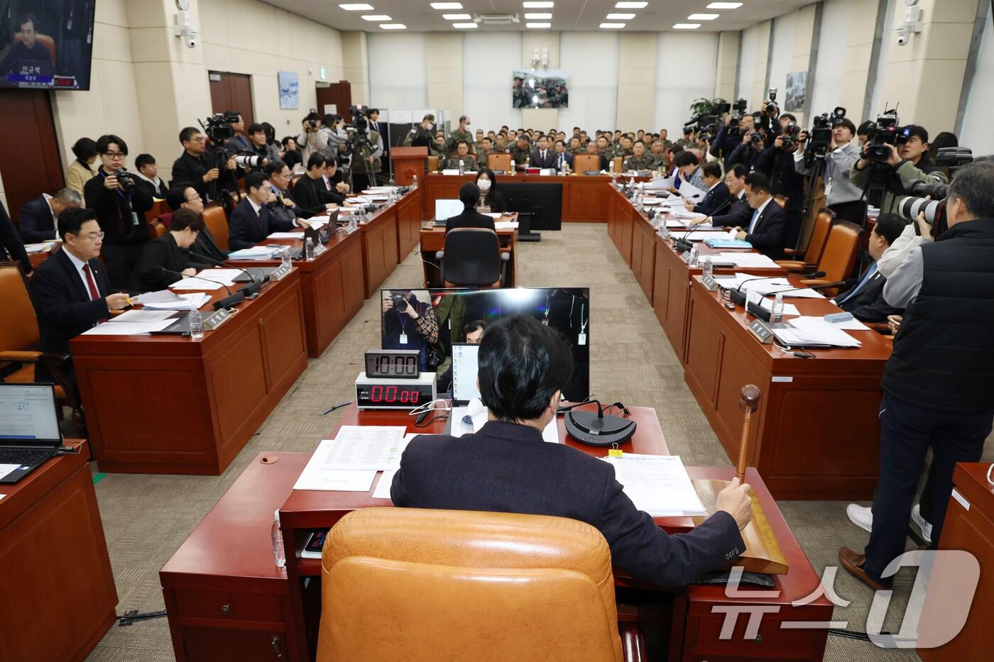 14일 오전 서울 여의도 국회에서 열린 윤석열 정부의 비상계엄 선포를 통한 내란 혐의 진상규명 국정조사특별위원회에서 안규백위원장이 의사봉을 두드리고 있다. 2025.1.14/뉴스1 ⓒ News1 이광호 기자