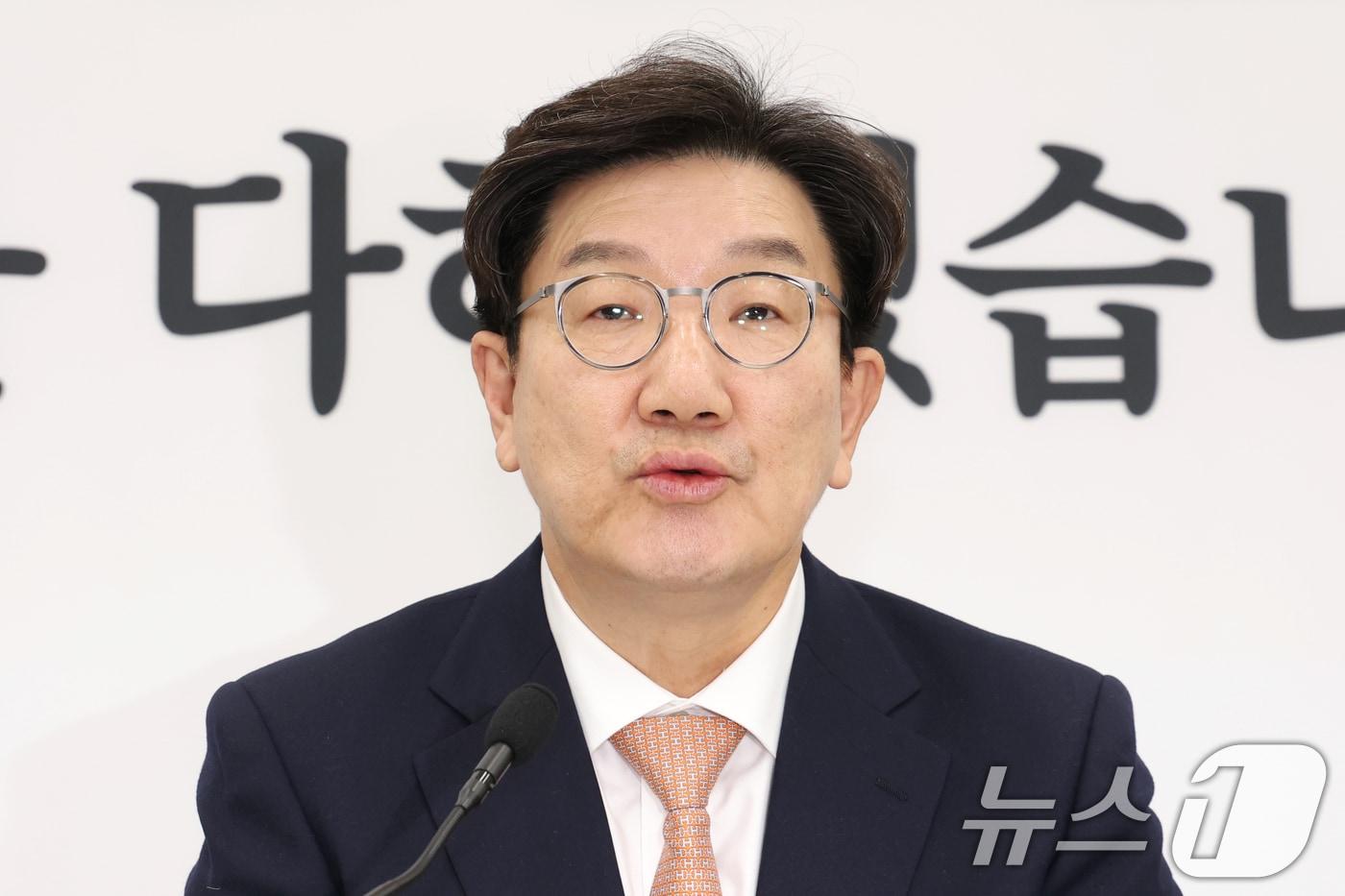본문 이미지 - 권성동 국민의힘 원내대표가 14일 오후 서울 여의도 국회에서 가진 현안 관련 기자간담회에서 발언하고 있다. 2025.1.14/뉴스1 ⓒ News1 이광호 기자
