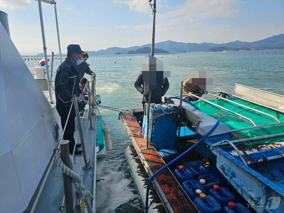 본문 이미지 - 완도해경은 지난해 11월 18일부터 오는 2월 28일까지 동절기 해양안전 특별단속기간을 운영하고 있다.(완도해경 제공)20251.14/뉴스1