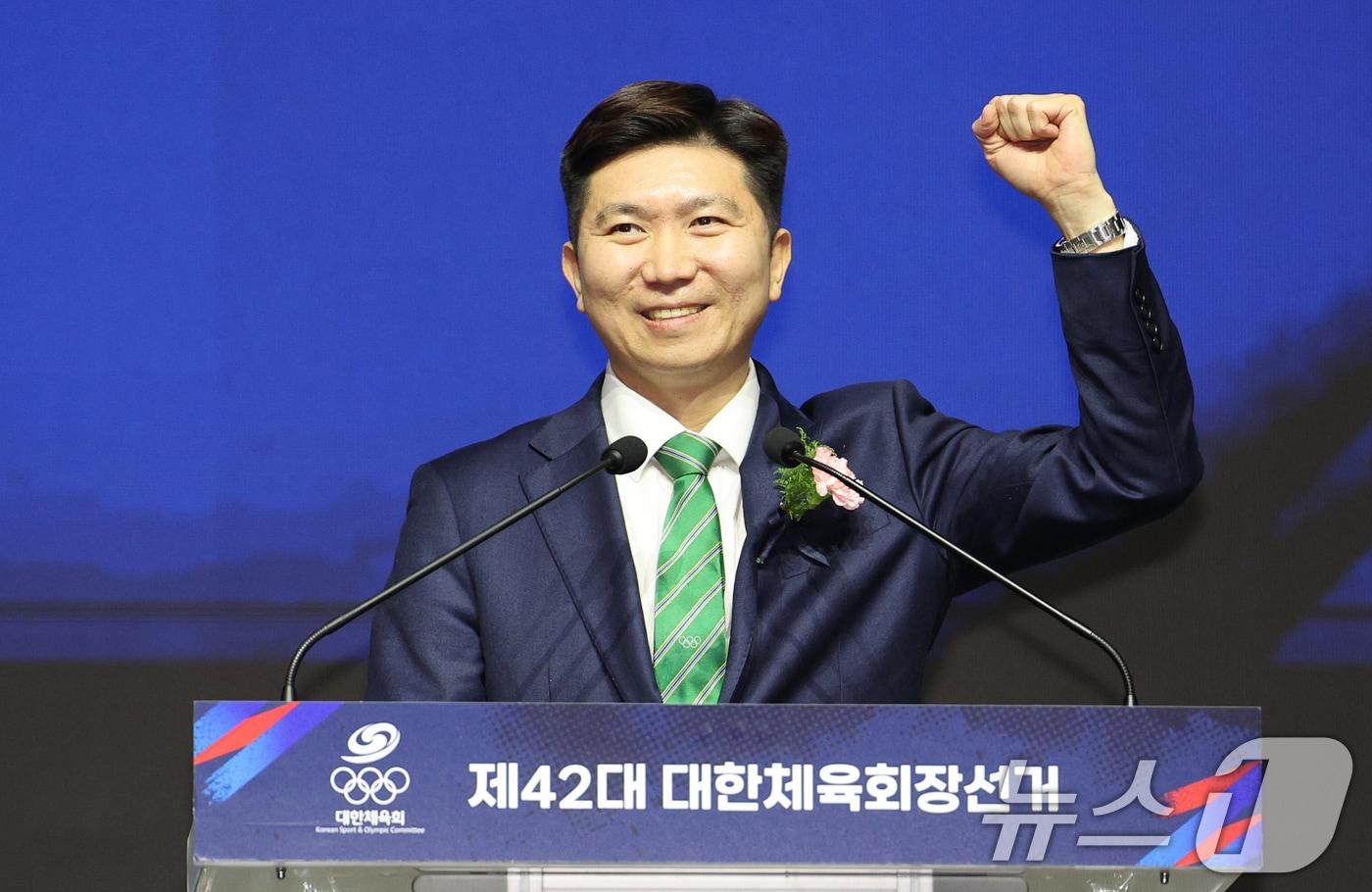 14일 오후 서울 송파구 올림픽공원 올림픽홀에서 열린 제42대 대한체육회장선거에서 당선된 유승민 후보가 당선 소감을 밝히고 있다. 2025.1.14/뉴스1 ⓒ News1 장수영 기자