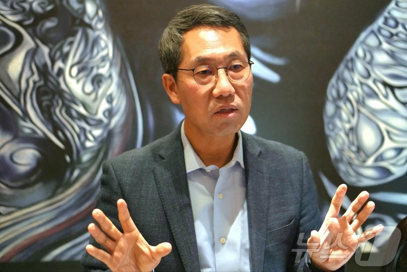 이동훈 SK바이오팜 사장이 디지털 헬스케어 시장 진출을 위한 JV 설립을 소개하고 있다.(SK바이오팜 제공)/뉴스1