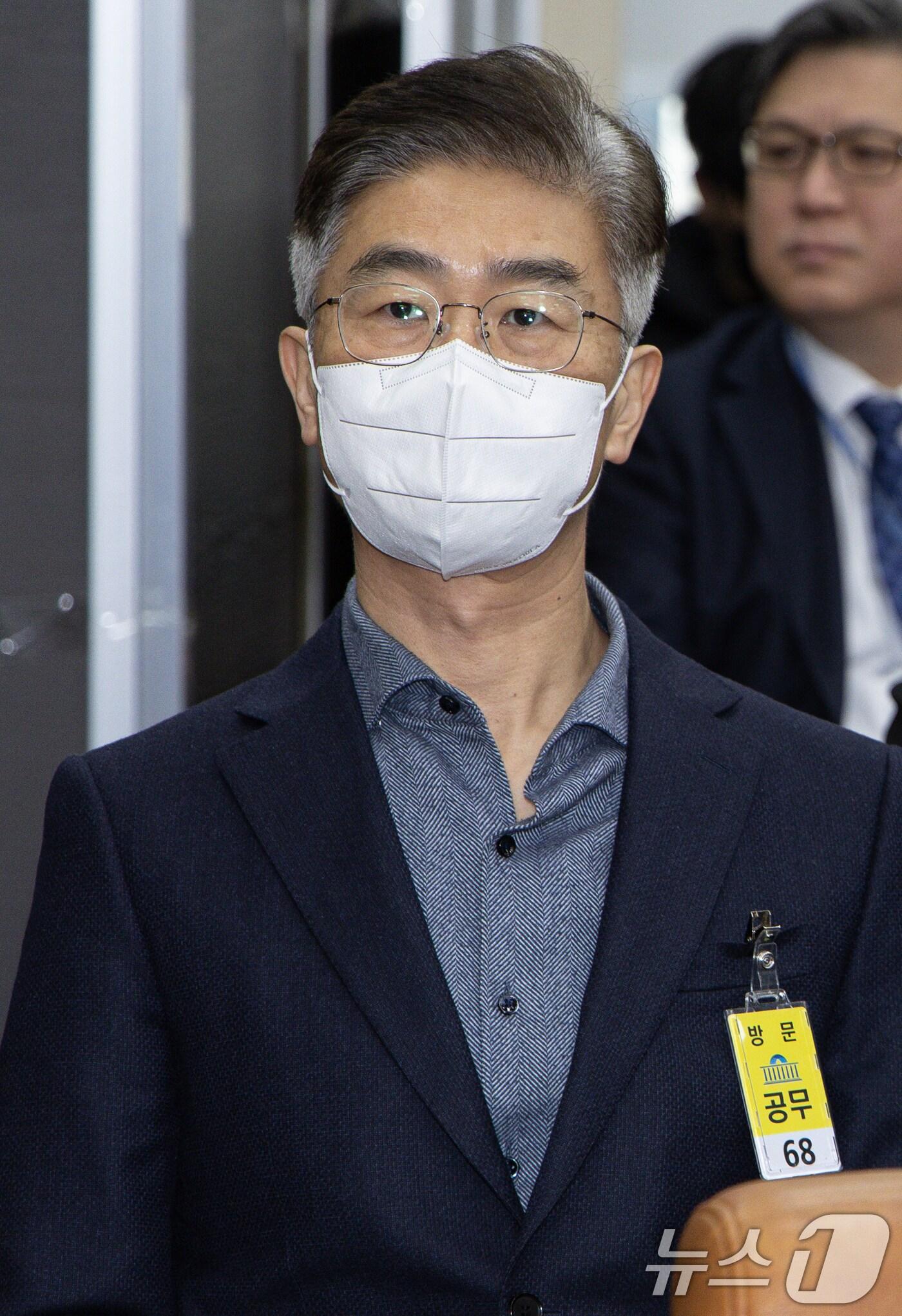 본문 이미지 - 김봉식 전 서울경찰청장이 15일 오전 서울 여의도 국회에서 열린 윤석열 정부의 비상계엄 선포를 통한 내란 혐의 진상규명 국정조사특별위원회에 출석하고 있다. 2025.1.15/뉴스1 ⓒ News1 이재명 기자