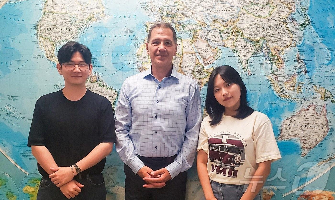 맨 왼쪽이 임서형, 맨 오른쪽이 김시은 학생&#40;우송대 제공&#41;/뉴스1