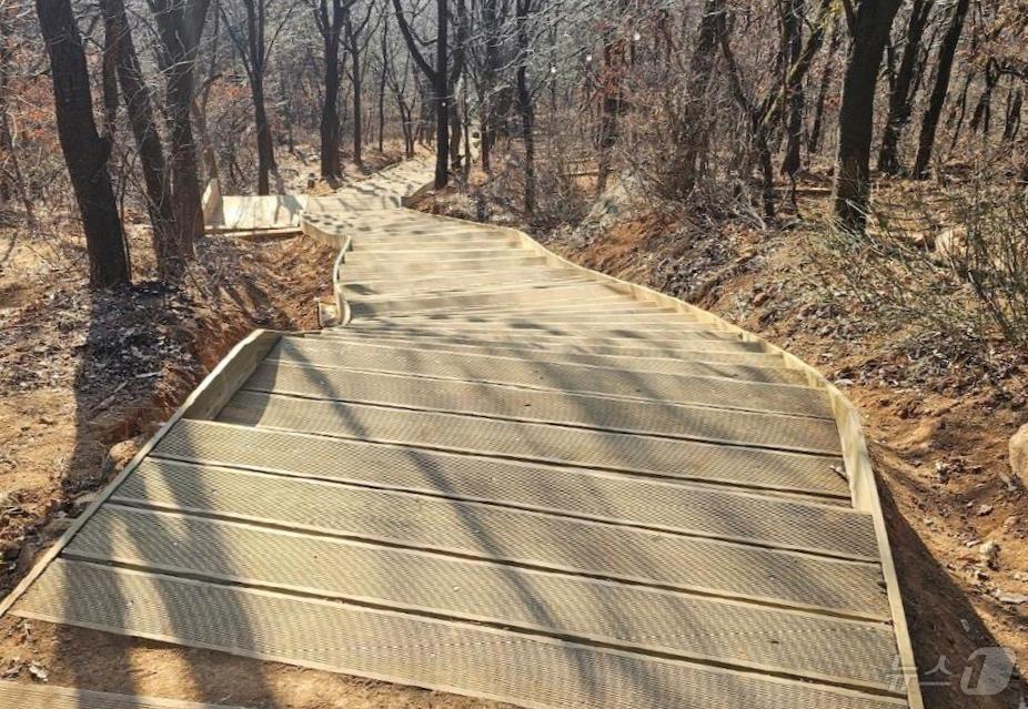 본문 이미지 - 안산(鞍山) 등산로 정비. 