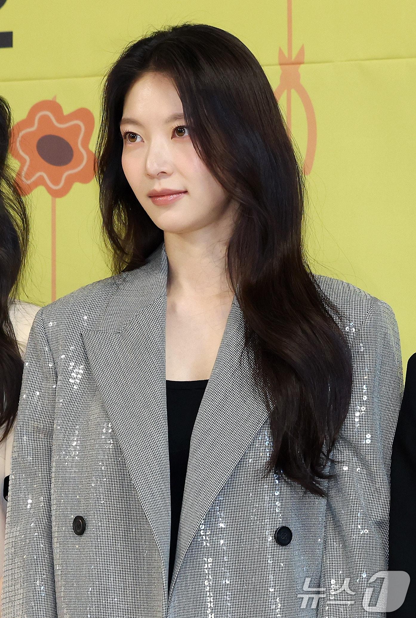 본문 이미지 - 배우 공승연이 15일 서울 종로구 예술가의집에서 열린 연극 '꽃의 비밀' 기자간담회에서 포토타임을 갖고 있다. 2025.1.15/뉴스1 ⓒ News1 이동해 기자