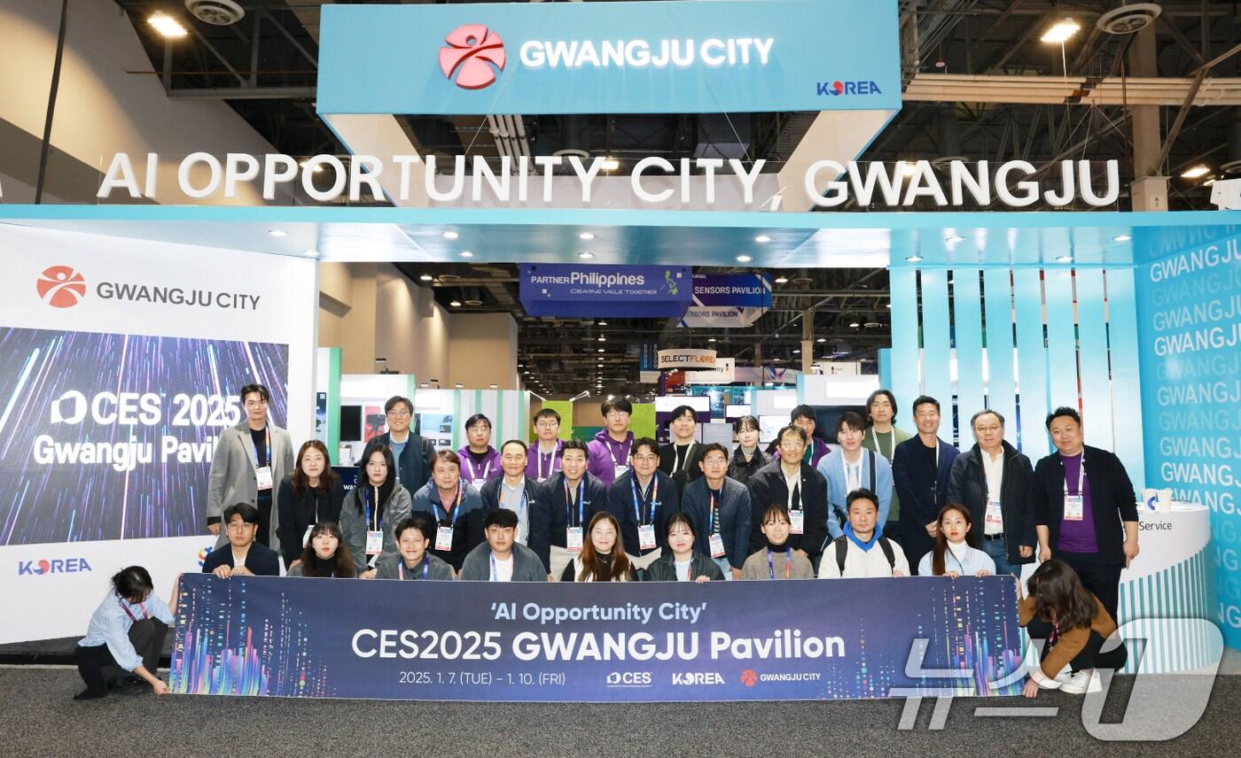 본문 이미지 - 미국 라스베이거스에서 열린 'CES 2025' 내 광주 공동관.(광주시 제공)/뉴스1 