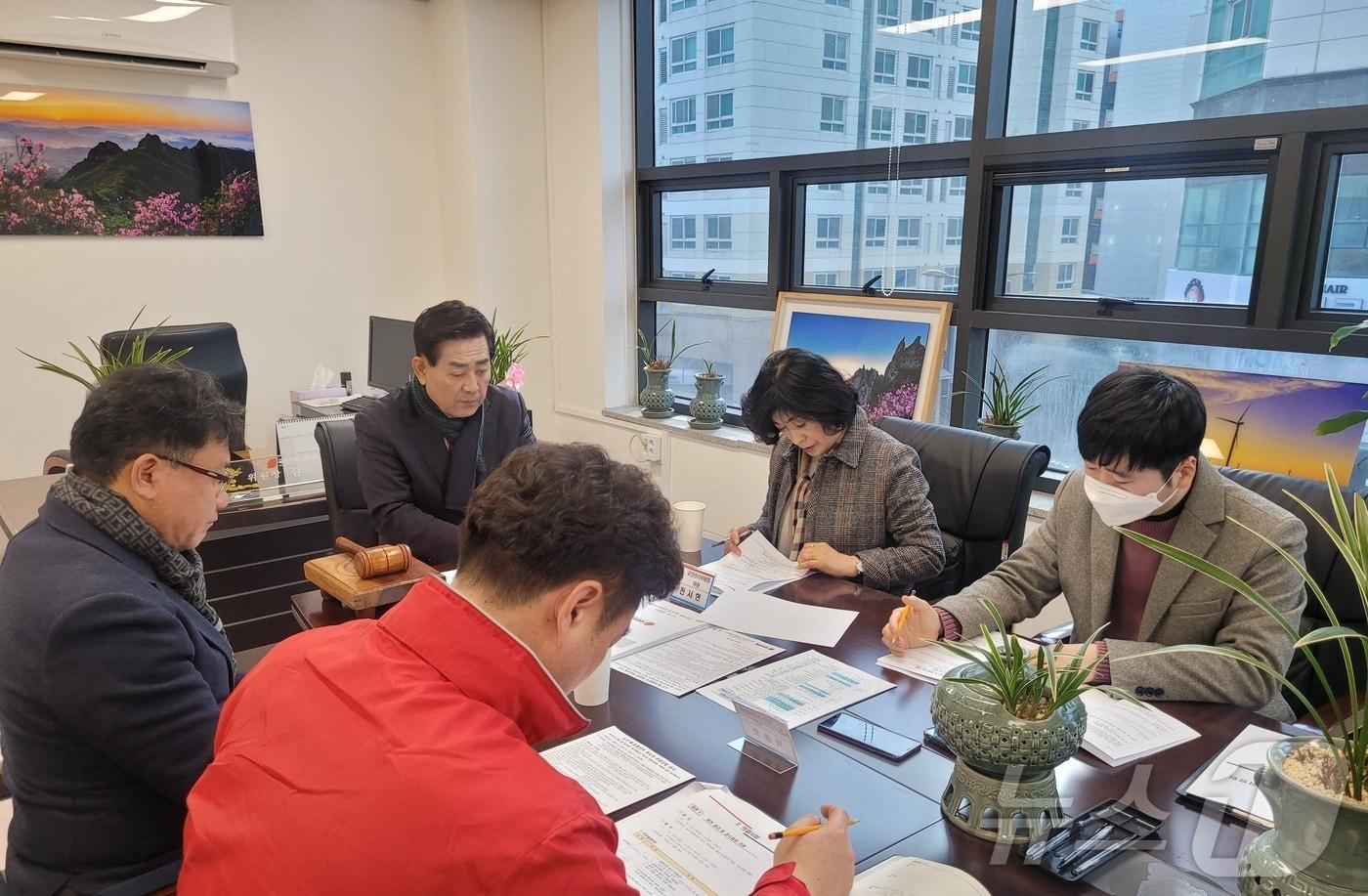 국민의힘 전남도당이 15일 전남도당 사무실에서 공천관리위원회 회의를 개최하고 있다.&#40;국민의힘 전남도당 제공&#41;/뉴스1