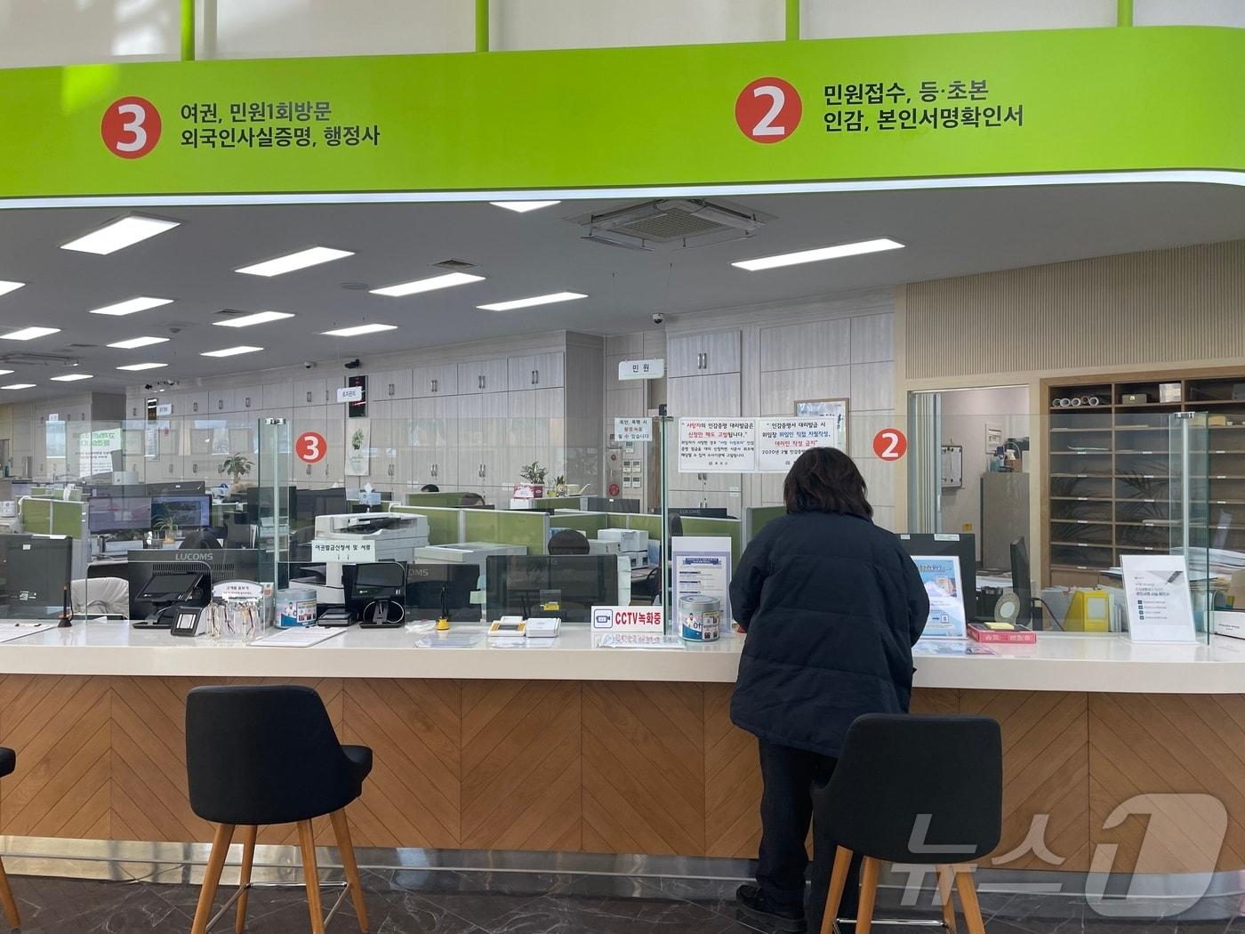 본문 이미지 - 강원 평창군 예약 야간 민원실 자료사진. (평창군 제공) 2025.1.15/뉴스1