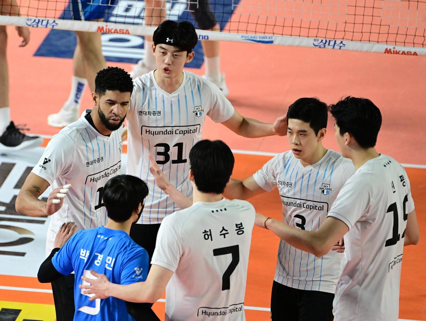 본문 이미지 - 12연승을 기록한 현대캐피탈. &#40;한국배구연맹 제공&#41;