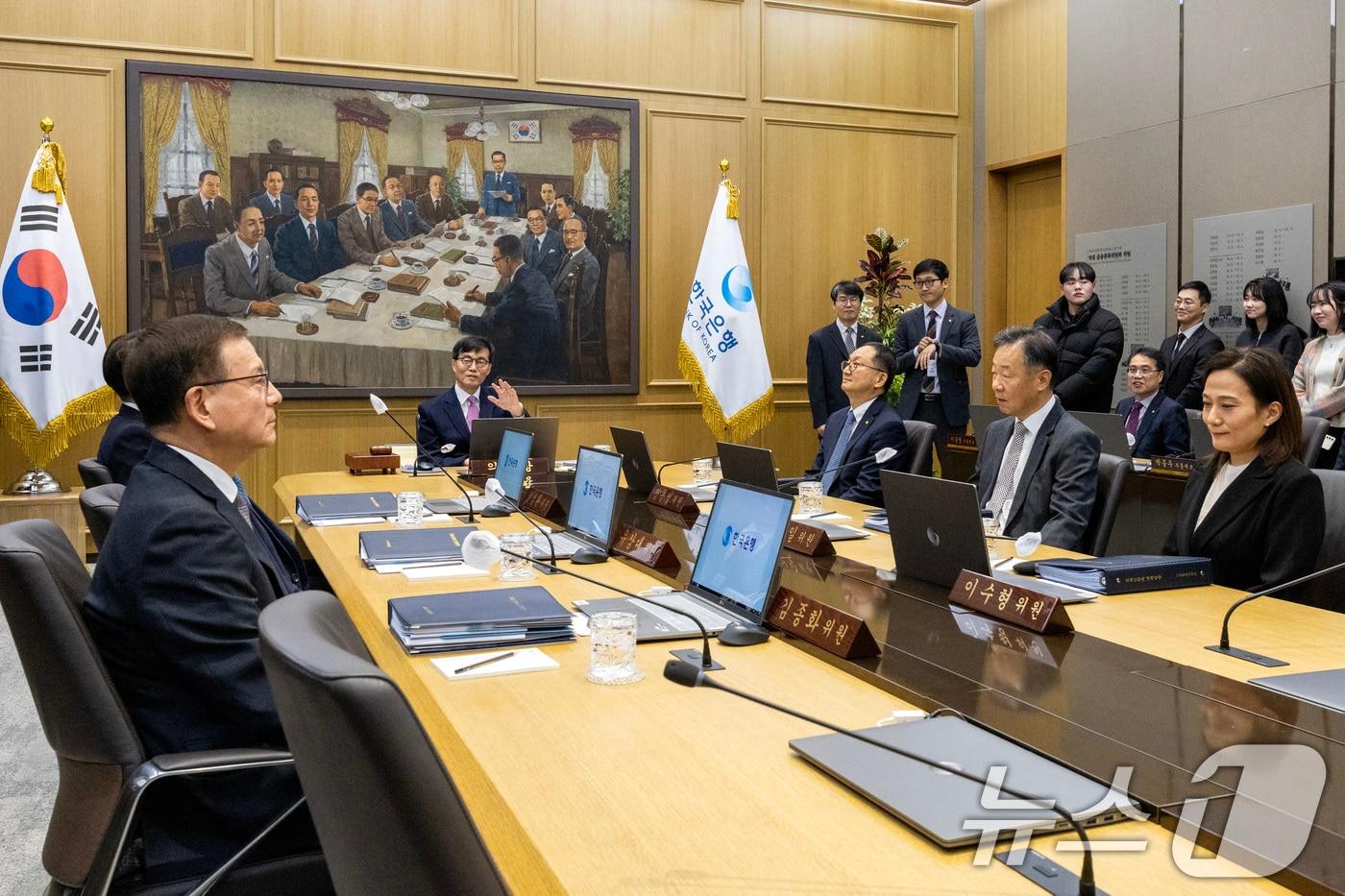 본문 이미지 - 지난달 16일 금통위 정례회의 (자료사진) /뉴스1