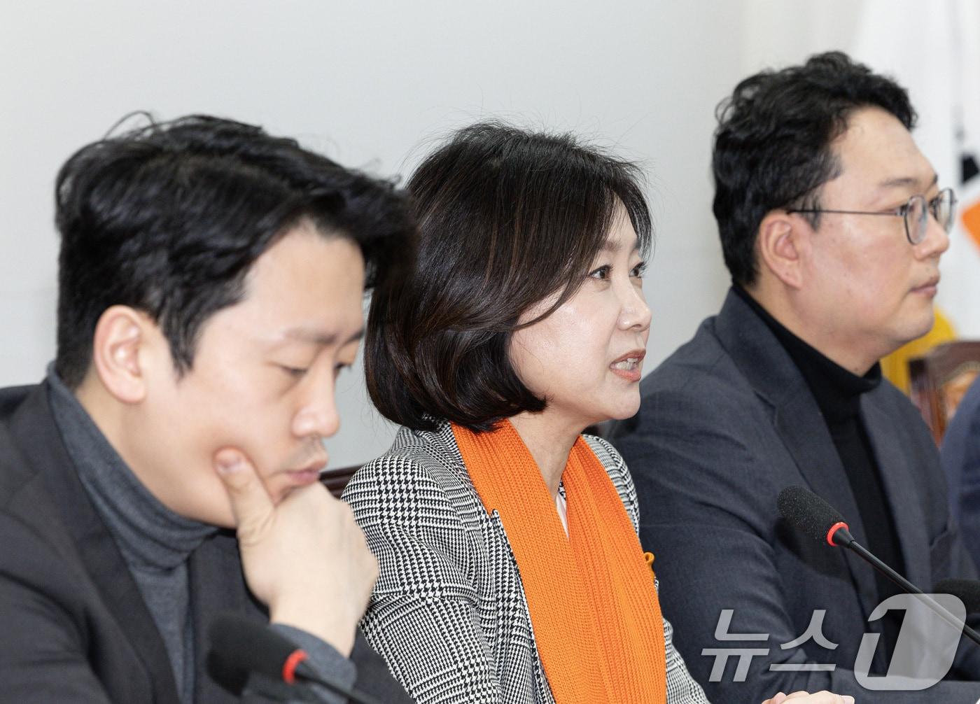 본문 이미지 - 허은아 개혁신당 대표가 16일 오전 서울 여의도 국회에서 열린 최고위원회의에서 발언을 하고 있다. 2025.1.16/뉴스1 ⓒ News1 이재명 기자