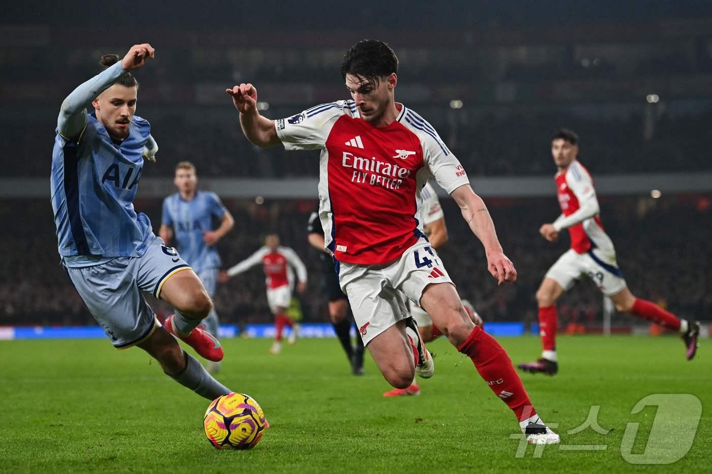 아스널 미드필더 데클란 라이스(오른쪽). ⓒ AFP=뉴스1
