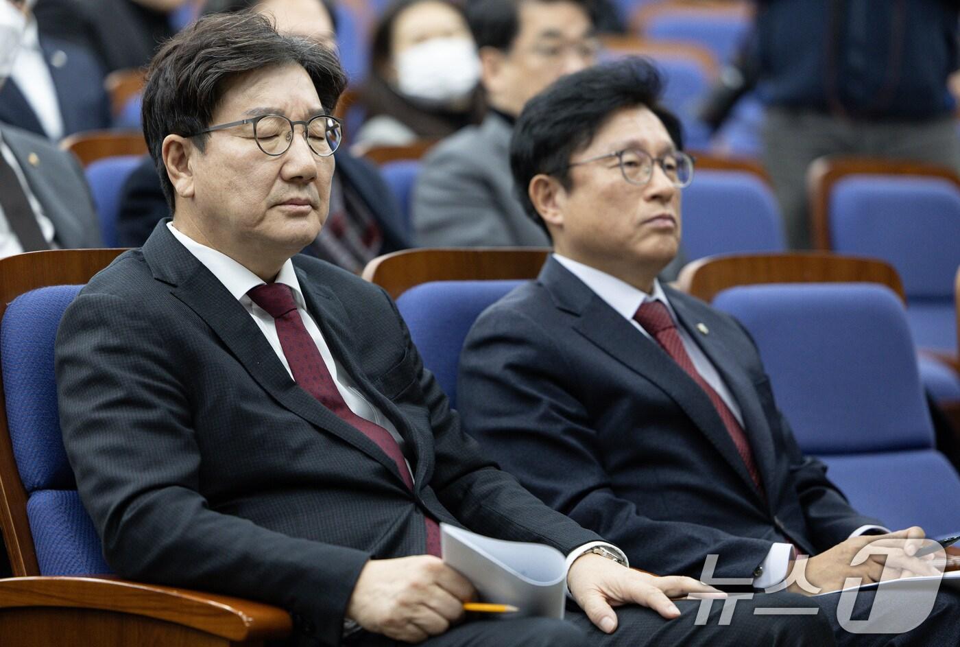 권성동 국민의힘 원내대표가 16일 오전 서울 여의도 국회에서 열린 의원총회에서 발언을 마친 후 생각에 잠겨 있다. 2025.1.16/뉴스1 ⓒ News1 이재명 기자