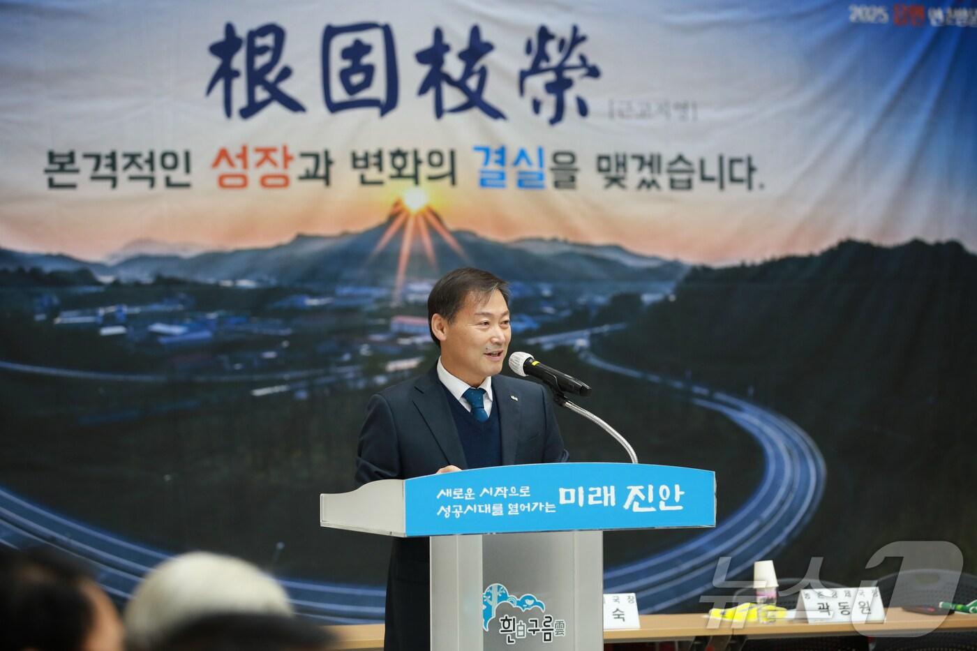 전춘성 전북자치도 진안군수가 11개 읍면 연초 방문을 지난 15일 마무리 했다.(진안군제공)2025.1.16/뉴스1