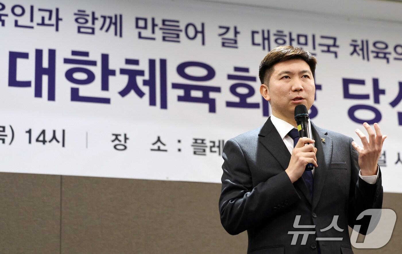 유승민 대한체육회장 당선인이 16일 서울 중구 프레이저 플레이스 센트럴에서 열린 제42대 대한체육회장 당선 기자회견에서 인사말을 하고 있다. 2025.1.16/뉴스1 ⓒ News1 이동해 기자