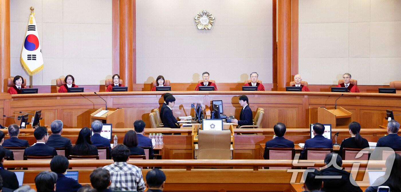 16일 서울 종로구 헌법재판소 대심판정에서 열린 윤석열 대통령 탄핵심판 2회 변론기일이 열리고 있다. 조현호 기자 hyunho@ ⓒ News1 황기선 기자