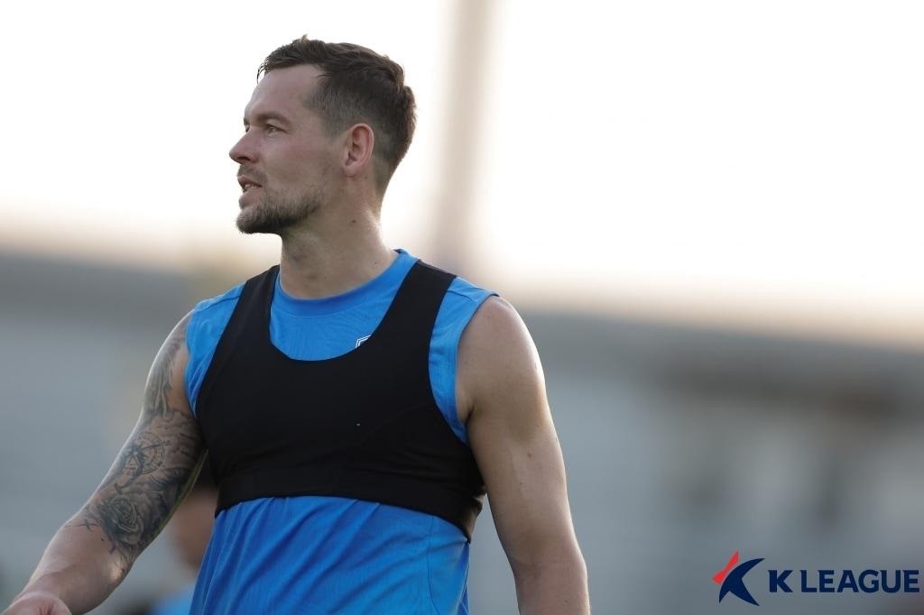 본문 이미지 - 수원 삼성에 입단한 일류첸코. &#40;한국프로축구연맹 제공&#41;