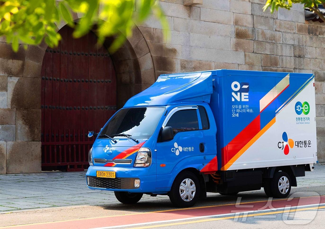 본문 이미지 - CJ대한통운의 택배 차량.&#40;CJ대한통운 제공&#41;