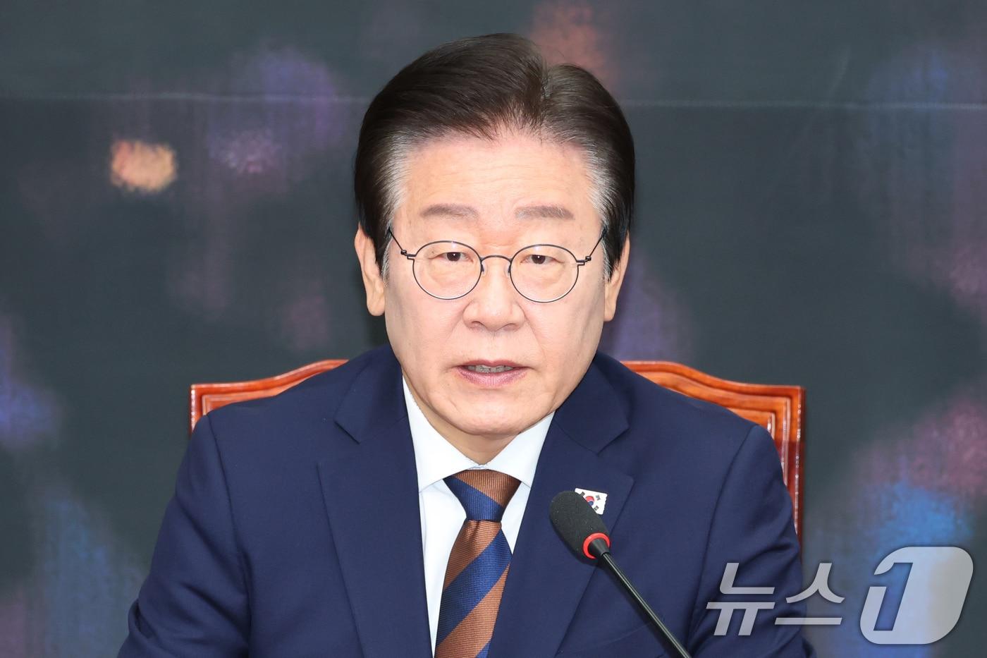 이재명 더불어민주당 대표가 17일 오전 서울 여의도 국회에서 열린 최고위원회의에서 모두발언을 하고 있다. 2025.1.17/뉴스1 ⓒ News1 이광호 기자