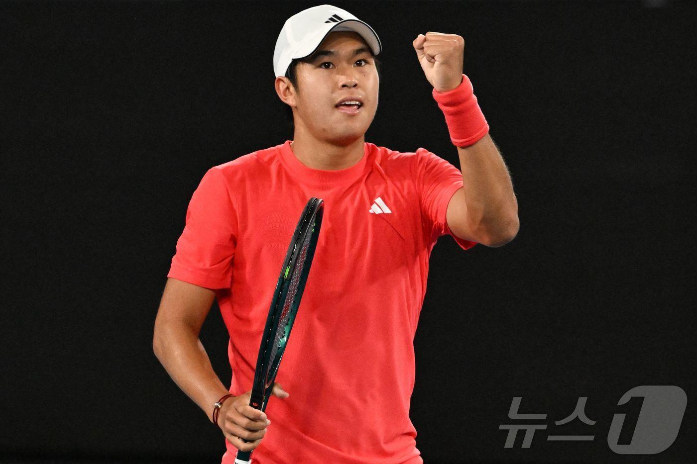 본문 이미지 - 린너 티엔이 2025 호주오픈 남자 단식 3회전에 진출했다. ⓒ AFP=뉴스1