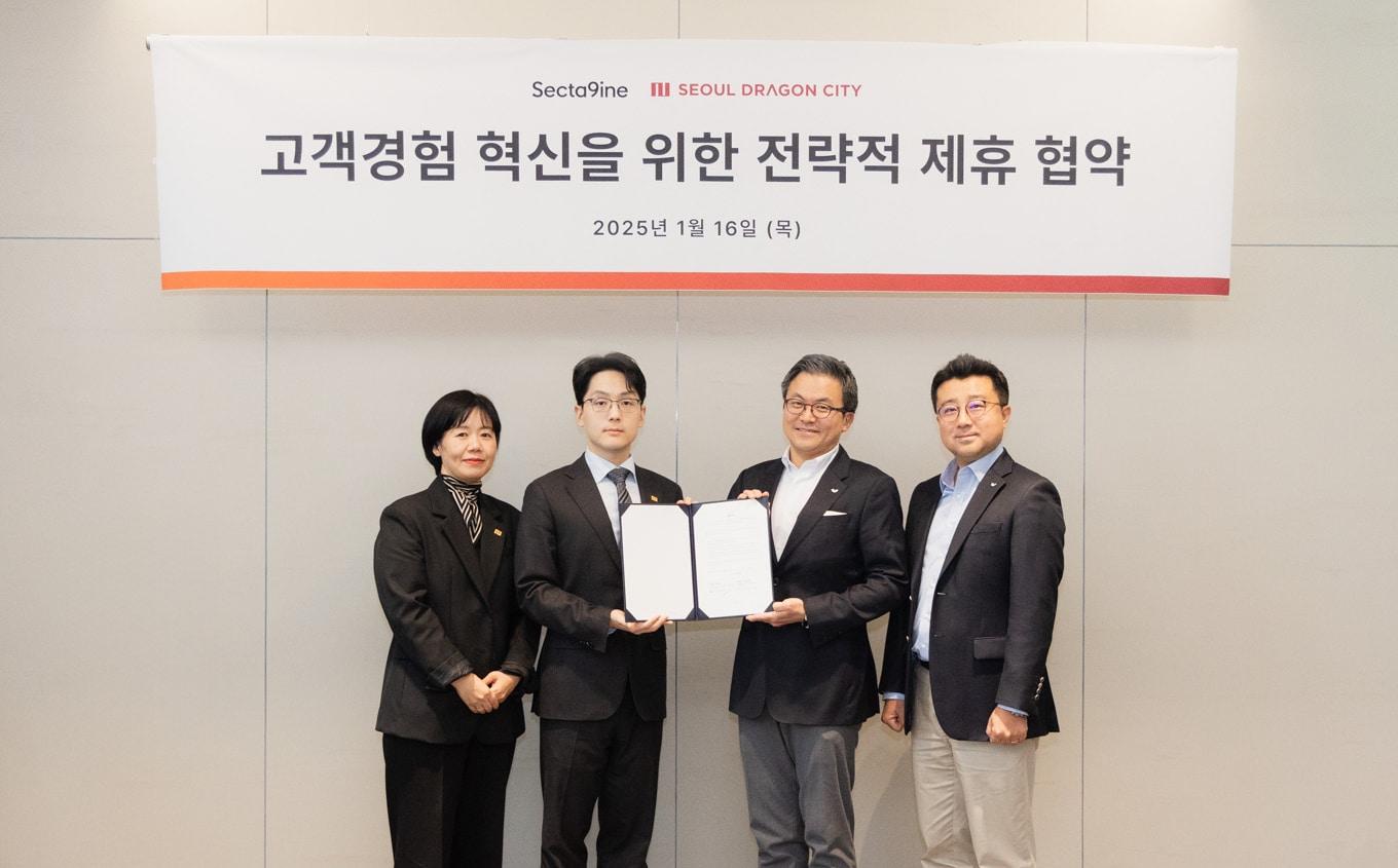 본문 이미지 - 서울드래곤시티 승우용 이사(왼쪽 두번째)와 섹타나인 김대일 대표(오른쪽 두번째)를 비롯한 양사 관계자들이 MOU를 체결하고 기념 사진을 촬영하고 있다.(SPC그룹 제공)