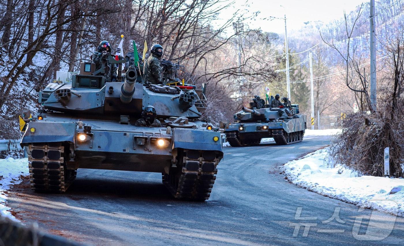 육군 제3기갑여단 소속 K1E1 전차들이 최근 집결지점령을 위해 기동하고 있다.(육군 제3기갑여단 제공)