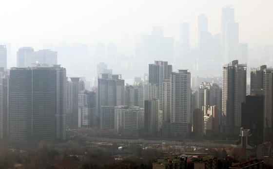 본문 이미지 - 남산에서 바라본 서울 도심 아파트 모습. 2025.1.17/뉴스1 ⓒ News1 송원영 기자