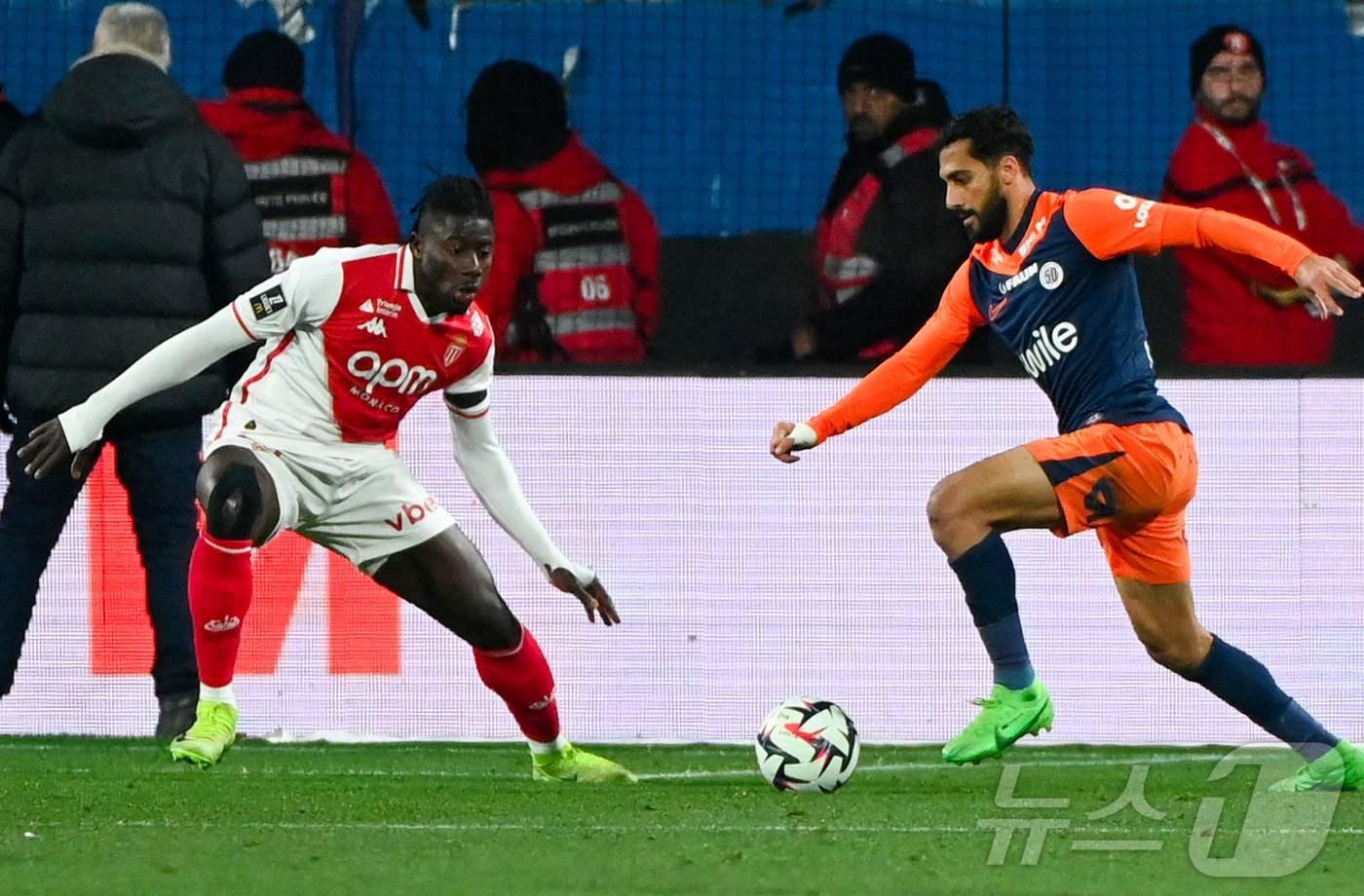 몽펠리에 공격수 무사 알타마리(오른쪽)가 18일(한국시간) 열린 2024-25 프랑스 리그1 모나코전에서 두 골을 터뜨려 팀의 2-1 승리를 이끌었다. ⓒ AFP=뉴스1