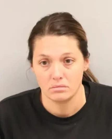 본문 이미지 - 미성년 제자를 4년간 성폭행하고 그 과정에서 임신한 아이를 출산한 미국 초등학교 교사 로라 캐런.(케이프 메이 카운티 교도소)