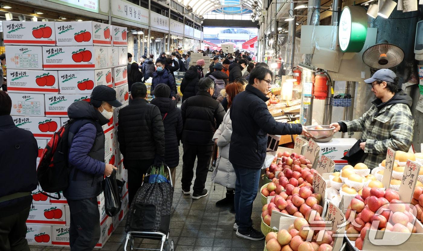 올해 설 상차림, 전통시장이 대형마트보다 7만 3000원 싸다 - 뉴스1