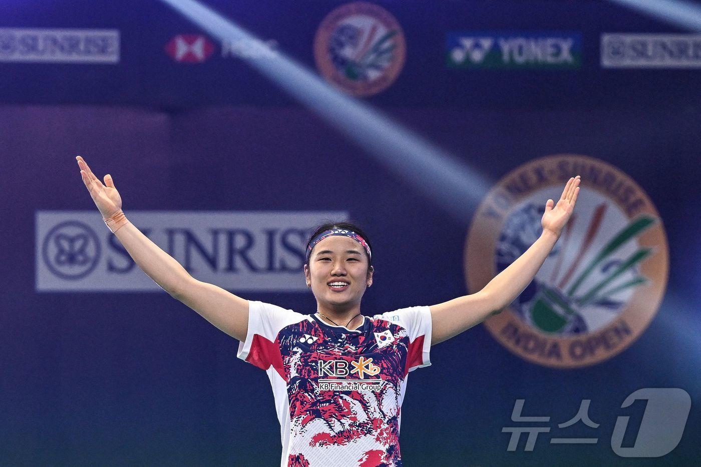 2주 연속 정상에 오른 안세영 ⓒ AFP=뉴스1