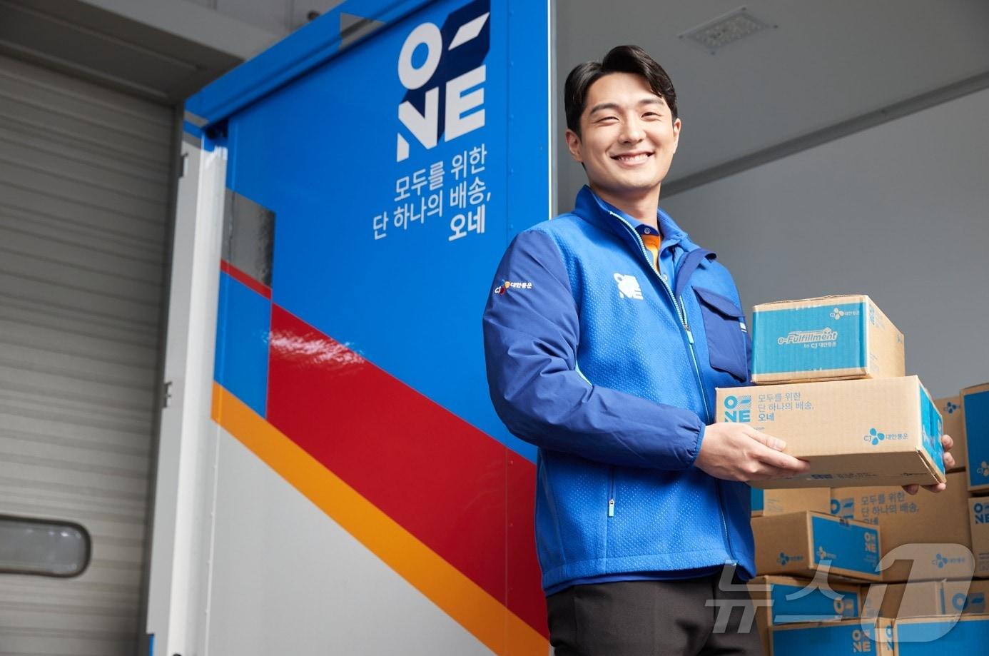 본문 이미지 - CJ대한통운 택배기사&#40;CJ대한통운 제공&#41;