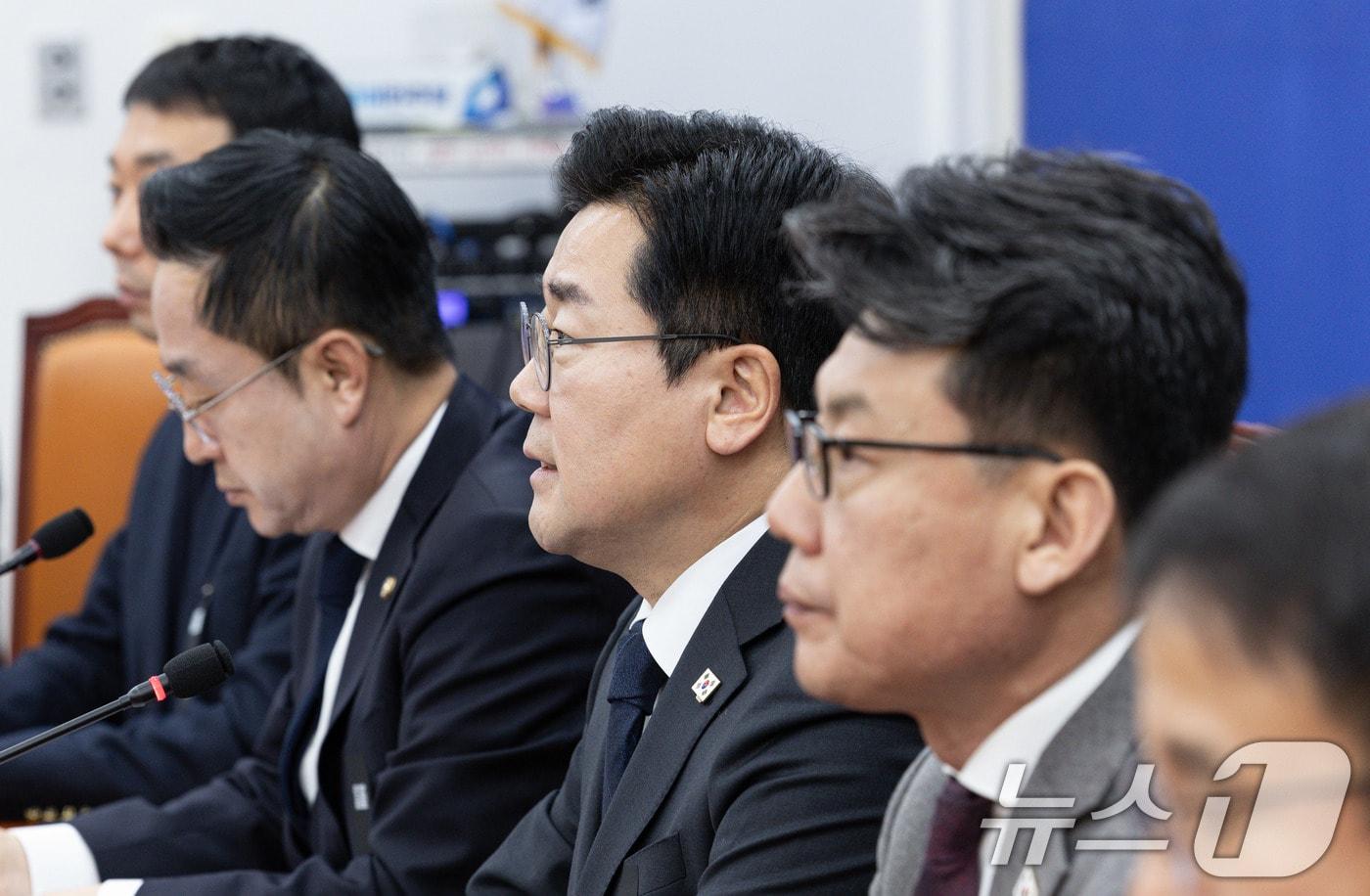 본문 이미지 - 박찬대 더불어민주당 원내대표가 2일 오전 서울 여의도 국회에서 열린 정책조정회의에서 발언을 하고 있다. 2025.1.2/뉴스1 ⓒ News1 이재명 기자